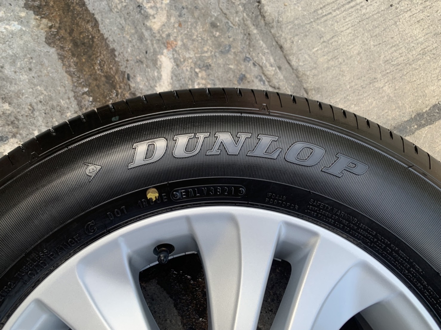 ล้อแม็กป้ายแดง 5รู114 Toyota Revo ขอบ 16 พร้อมยางป้ายแดง 215-65-16 Dunlop ปลายปี 21 ล้อแม็กป้ายแดง 5รู114 Toyota Revo ขอบ 16 พร้อมยางป้ายแดง 215-65-16 Dunlop ปลายปี 21