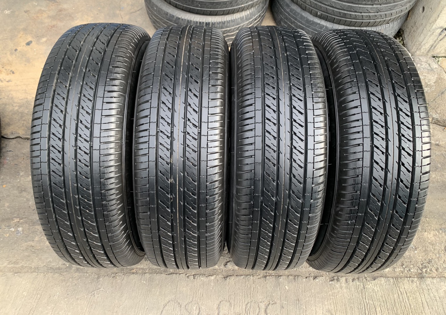 ล้อแม็ก 5รู114 Toyota Revo ขอบ 16 พร้อมยางน้องๆป้ายแดง 215-65-16 Dunlop ปี 19 สภาพสวย ล้อแม็ก 5รู114 Toyota Revo ขอบ 16 พร้อมยางน้องๆป้ายแดง 215-65-16 Dunlop ปี 19 สภาพสวย