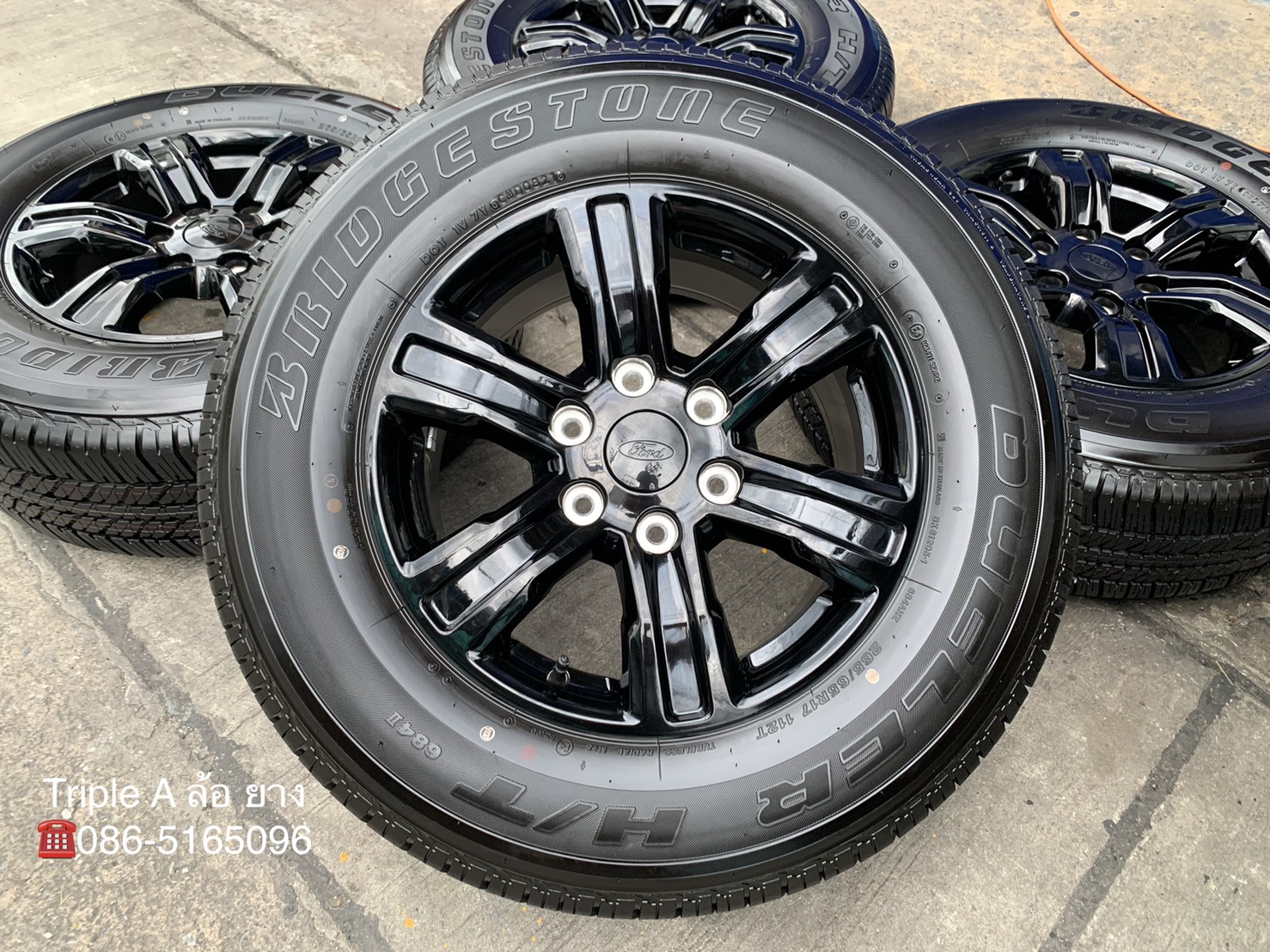 ล้อแม็กป้ายแดง Ford Ranger XLT ขอบ 17 สีดำแท้ พร้อมยางใหม่ป้ายแดง 265-65-17 Bridgestone ปี 21 ใหม่ๆกริ๊บๆ ล้อแม็กป้ายแดง Ford Ranger XLT ขอบ 17 สีดำแท้ พร้อมยางใหม่ป้ายแดง 265-65-17 Bridgestone ปี 21 ใหม่ๆกริ๊บๆ
