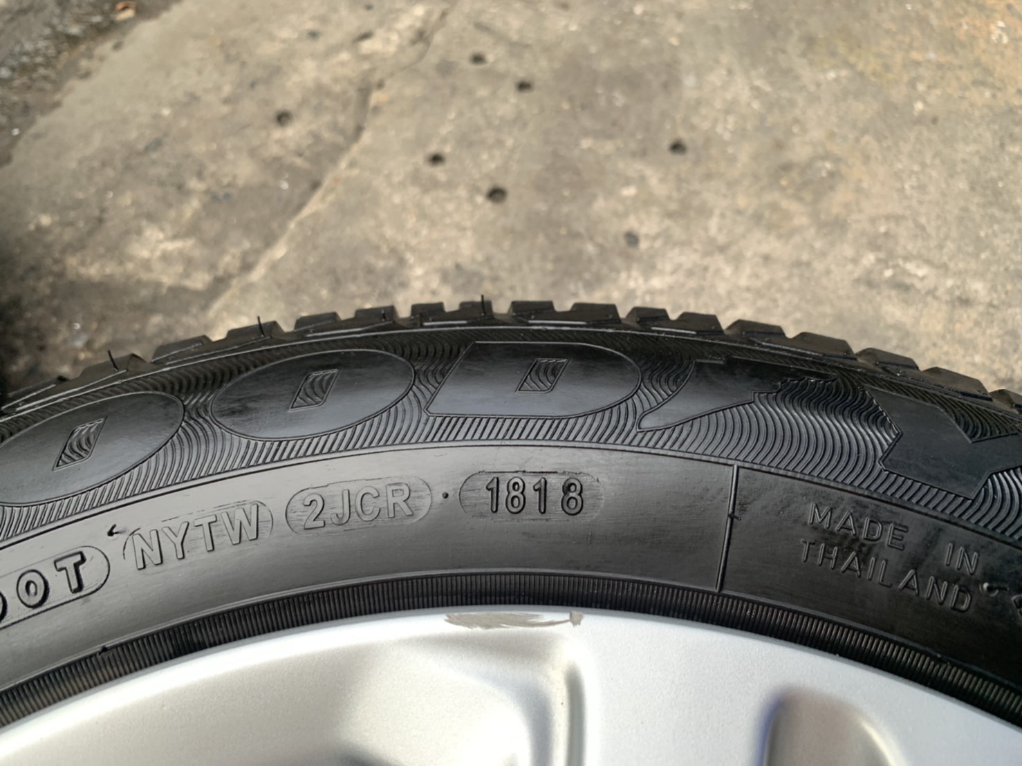 ล้อแม็ก Honda Jazz ตัวรองท็อป ขอบ 15 พร้อมยาง 175-65-15 GoodYear ปี 18 ล้อแม็ก Honda Jazz ตัวรองท็อป ขอบ 15 พร้อมยาง 175-65-15 GoodYear ปี 18