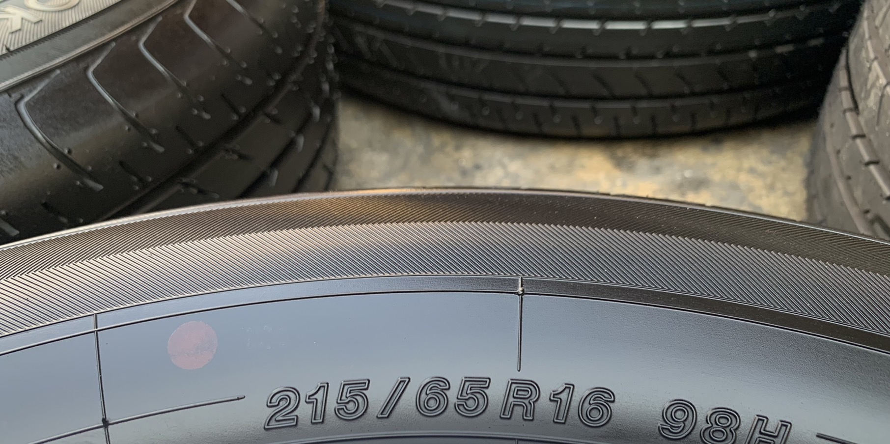 ยางป้ายแดง 215-65-16 Yokohama Made in JAPAN ปลายปี 20