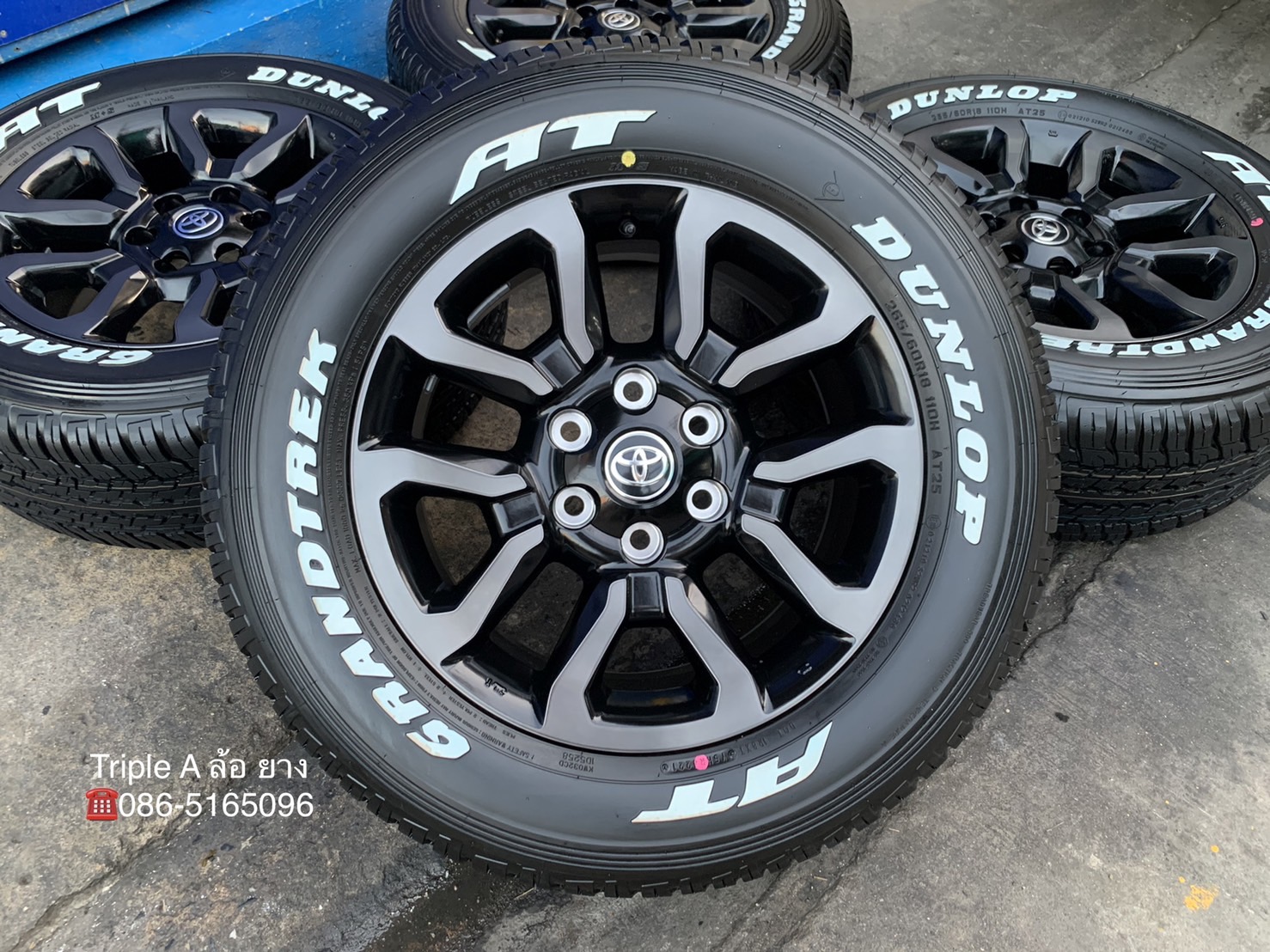 ล้อแม็กป้ายแดง Toyota Revo Rocco รุ่นใหม่ล่าสุด ขอบ 18 พร้อมยางใหม่ป้ายแดง 265-60-18 Dunlop ปลายปี 2 ล้อแม็กป้ายแดง Toyota Revo Rocco รุ่นใหม่ล่าสุด ขอบ 18 พร้อมยางใหม่ป้ายแดง 265-60-18 Dunlop ปลายปี 2