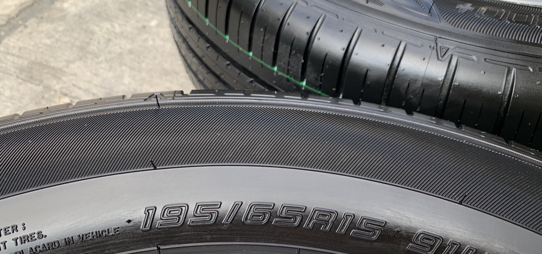 ยางใหม่ป้ายแดง 195-65-15 Dunlop ปลายปี 20 ใหม่กริ๊บๆ