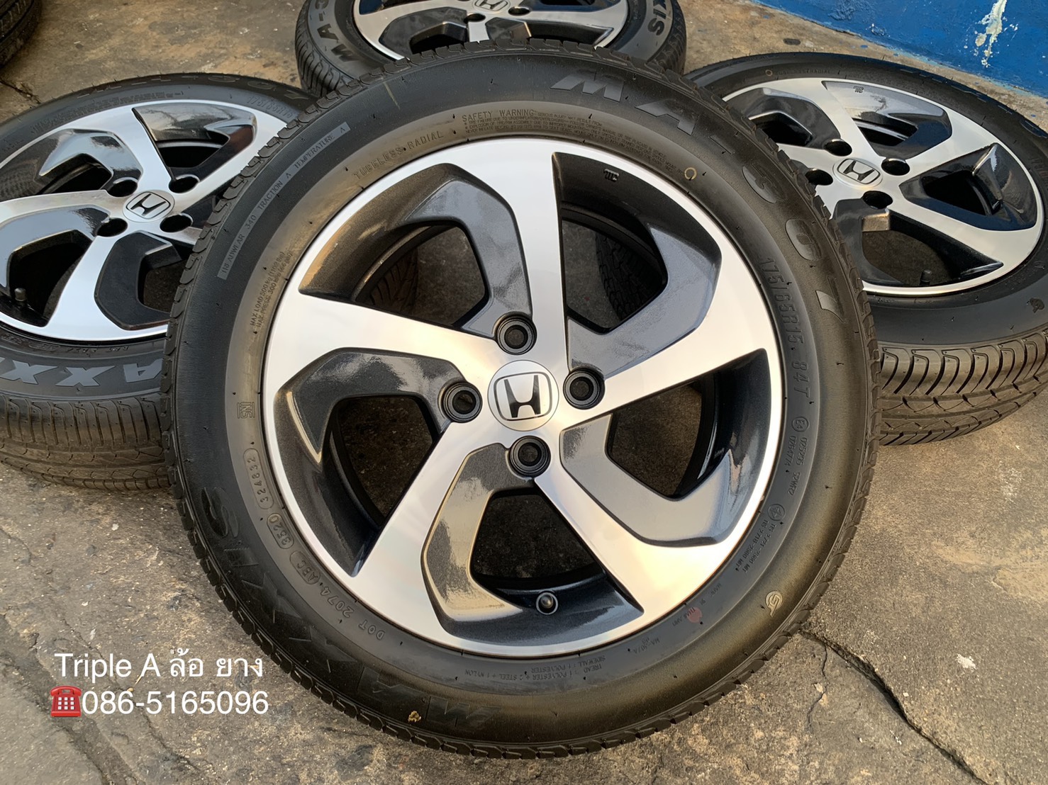 ล้อแม็ก Honda City ลายใบพัด ขอบ 15 เทาปัดเงา พร้อมยางป้ายแดง 175-65-15 Maxxis ปี 21 สวยกริ๊บ