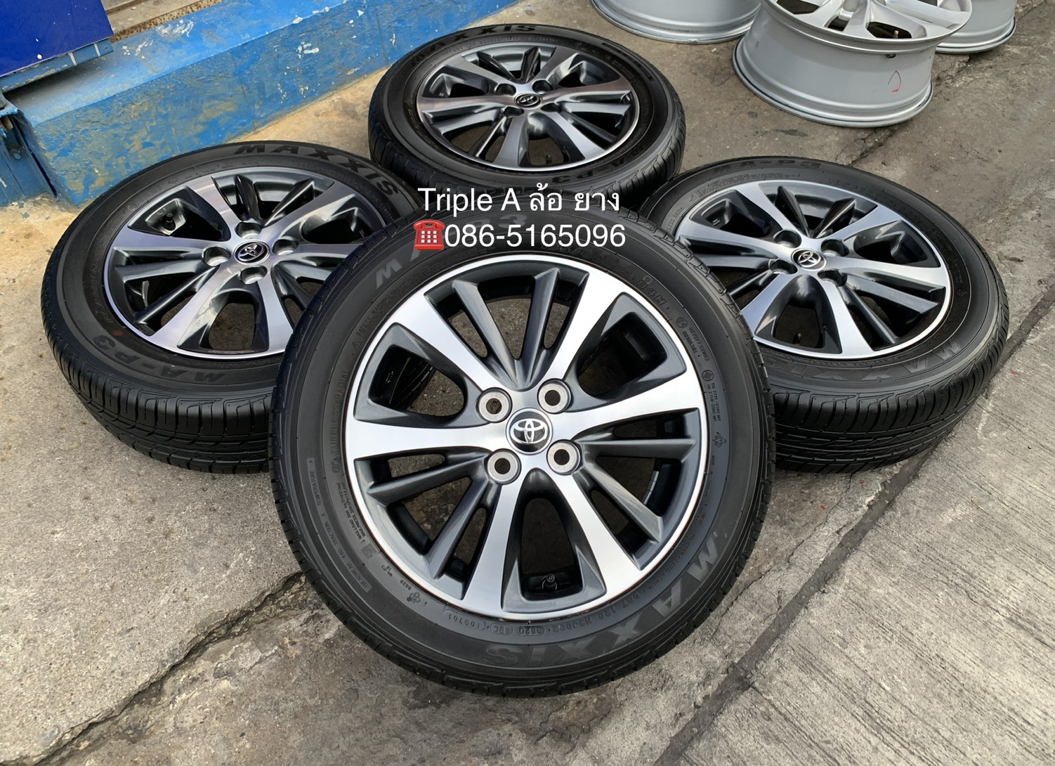 ล้อแม็กป้ายแดง Toyota Yaris Ativ ขอบ 15 สีเทาหน้าเงา พร้อมยางป้ายแดง 185-60-15 Maxxis ปี 20 สวยๆ