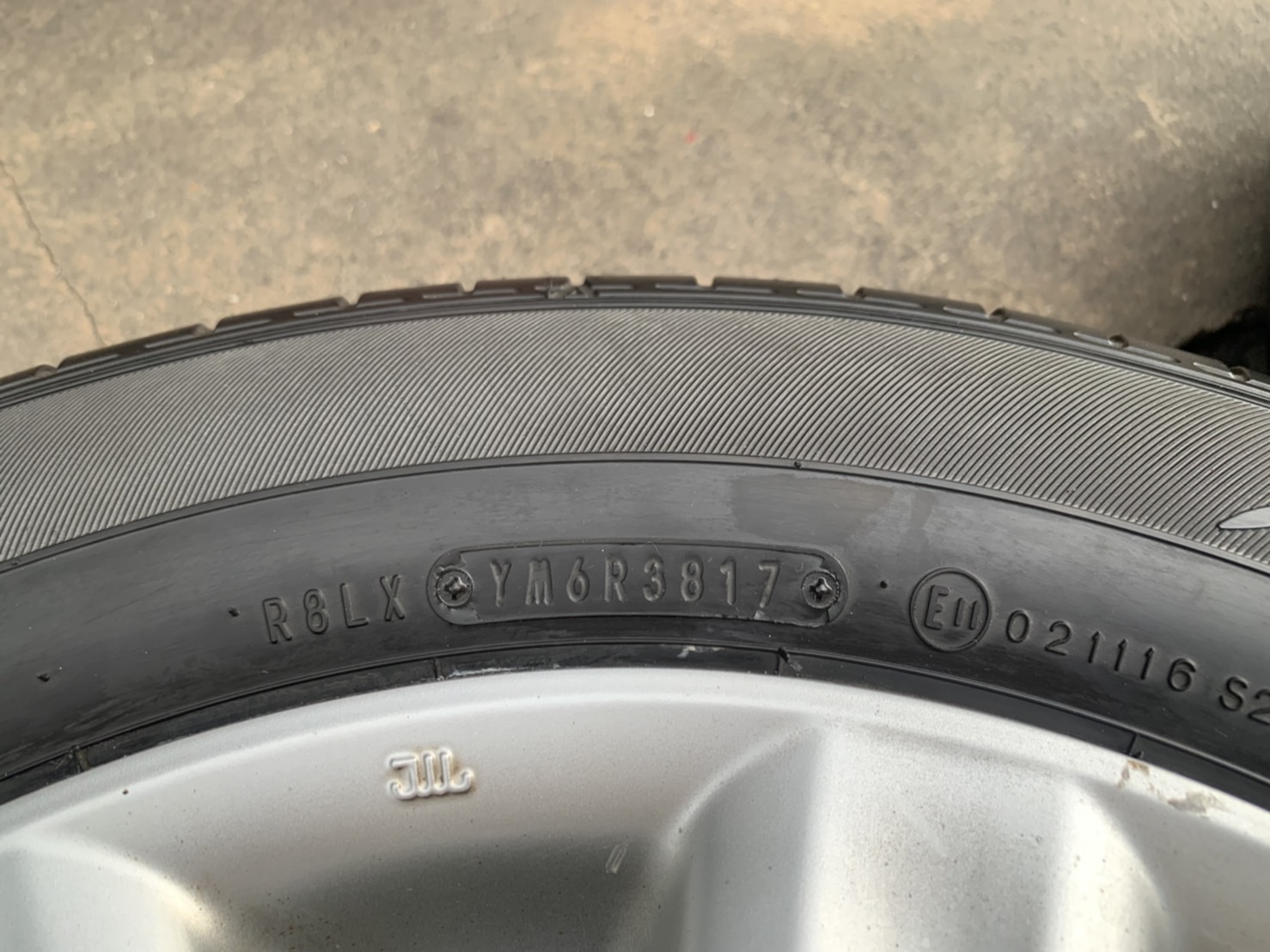ล้อแม็ก Toyota Yaris ขอบ 15 พร้อมยาง 185-65-15 Dunlop ปลายปี 17 ล้อแม็ก Toyota Yaris ขอบ 15 พร้อมยาง 185-65-15 Dunlop ปลายปี 17
