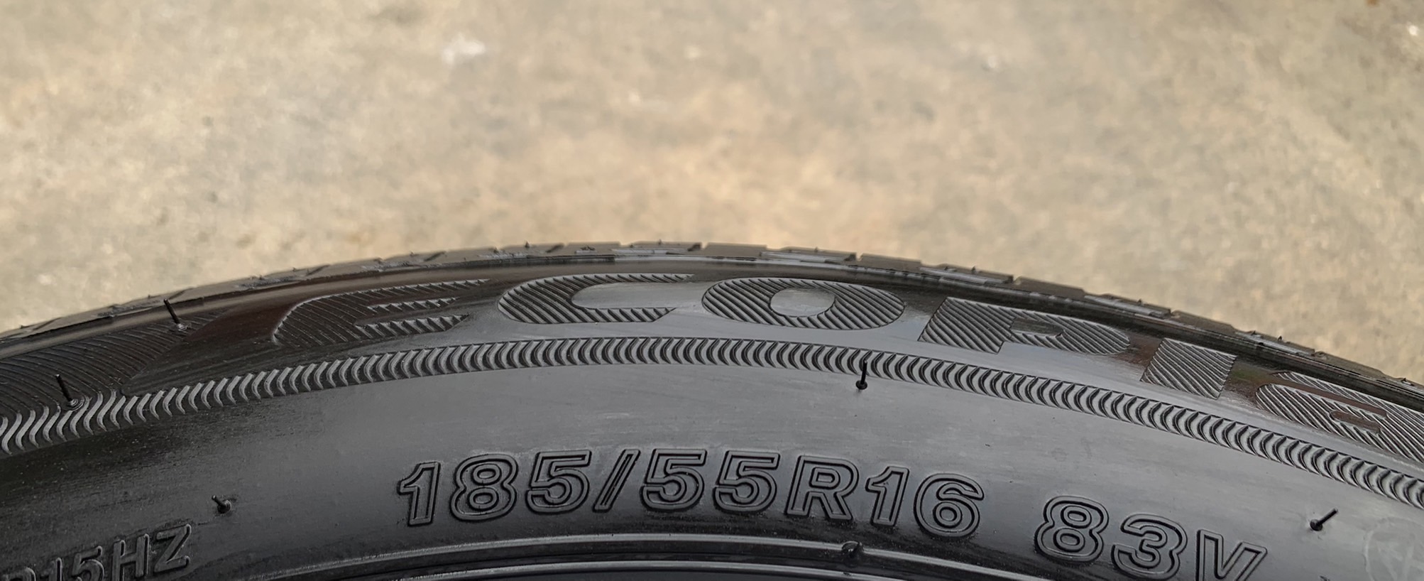 ยางป้ายแดง 185-55-16 Bridgestone ปลายปี 19 สวยกริ๊บ ยางป้ายแดง 185-55-16 Bridgestone ปลายปี 19 สวยกริ๊บ