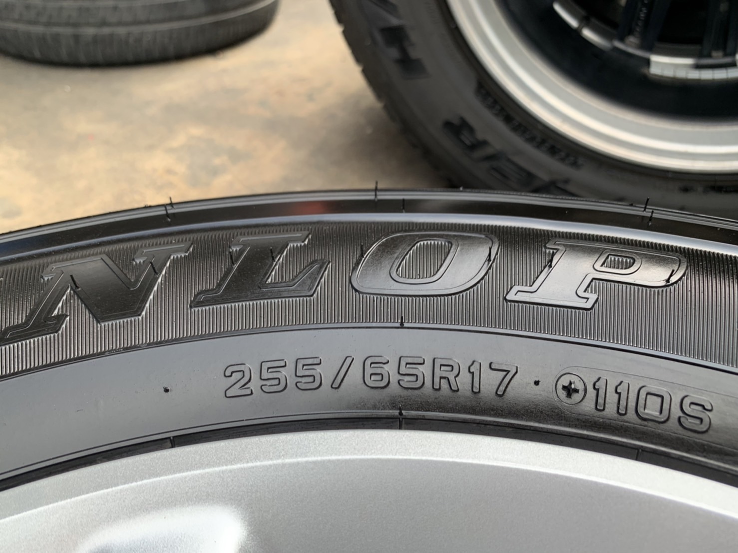 ล้อแม็กป้ายแดง ISUZU MU-X รุ่นใหม่ล่าสุด ขอบ 17 พร้อมยางป้ายแดง 255-65-17 Dunlop ปี 21 ล้อแม็กป้ายแดง ISUZU MU-X รุ่นใหม่ล่าสุด ขอบ 17 พร้อมยางป้ายแดง 255-65-17 Dunlop ปี 21