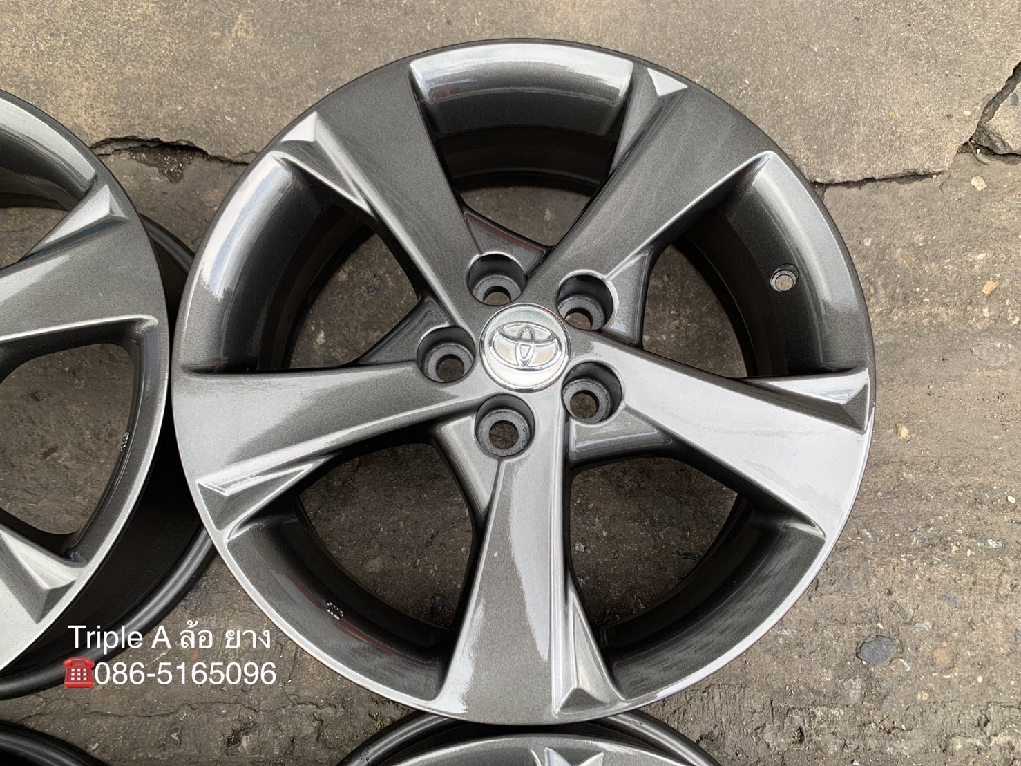 ล้อแม็ก 5รู100 Toyota Altis ขอบ 16 สีเทากัน ใส่กับ Altis ,Prius ,Wish ,Corona 5รู100 ได้เลย