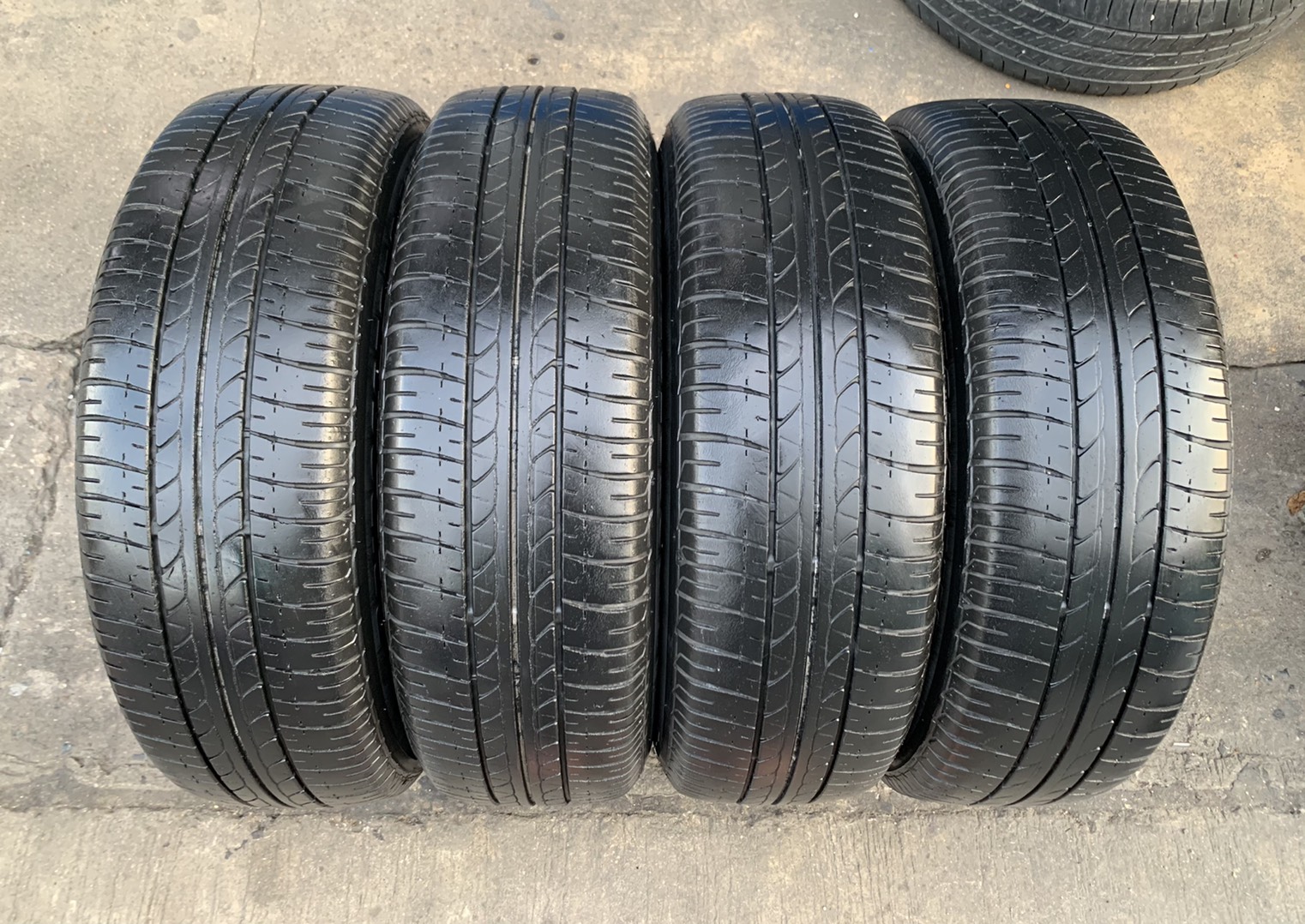 ล้อแม็ก Nissan Almera Sportech ขอบ 15 พร้อมยาง 185-65-15 Bridgestone ปี 17 ล้อแม็ก Nissan Almera Sportech ขอบ 15 พร้อมยาง 185-65-15 Bridgestone ปี 17