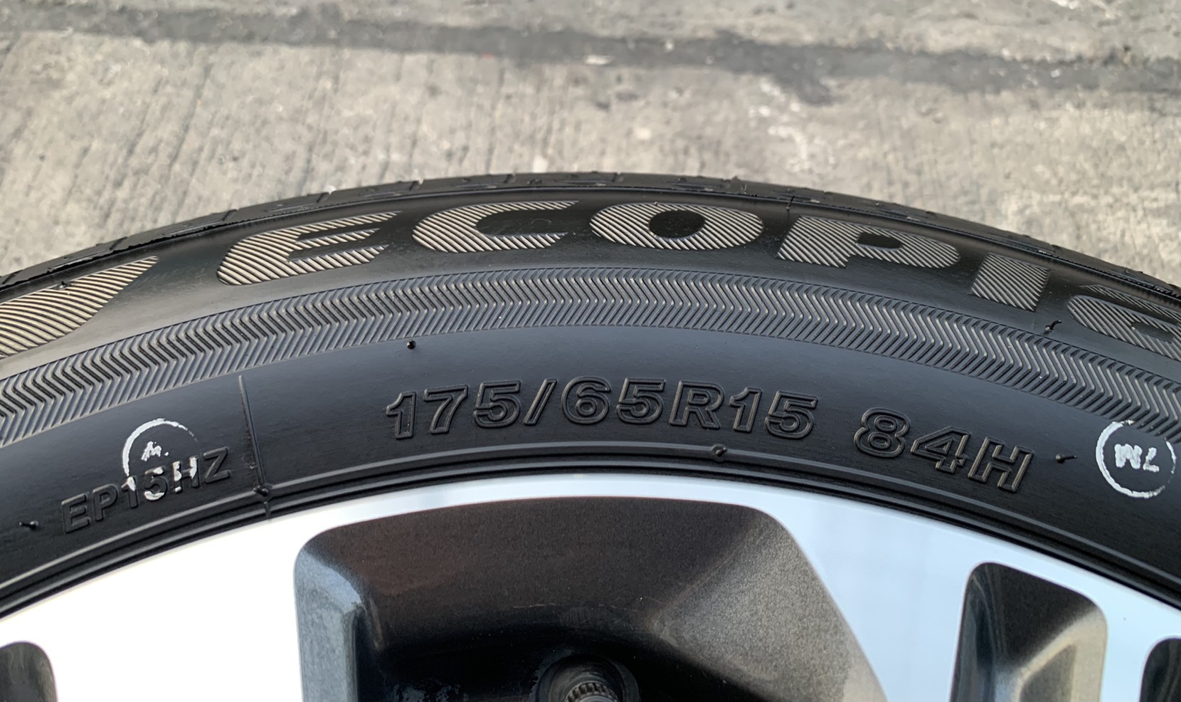ล้อแม็ก Honda City ตัวท็อป ขอบ 15 ดำหน้าเงา พร้อมยางใหม่ป้ายแดง 175-65-15 Bridgestone ปลายปี 20 สวยๆ ล้อแม็ก Honda City ตัวท็อป ขอบ 15 ดำหน้าเงา พร้อมยางใหม่ป้ายแดง 175-65-15 Bridgestone ปลายปี 20 สวยๆ