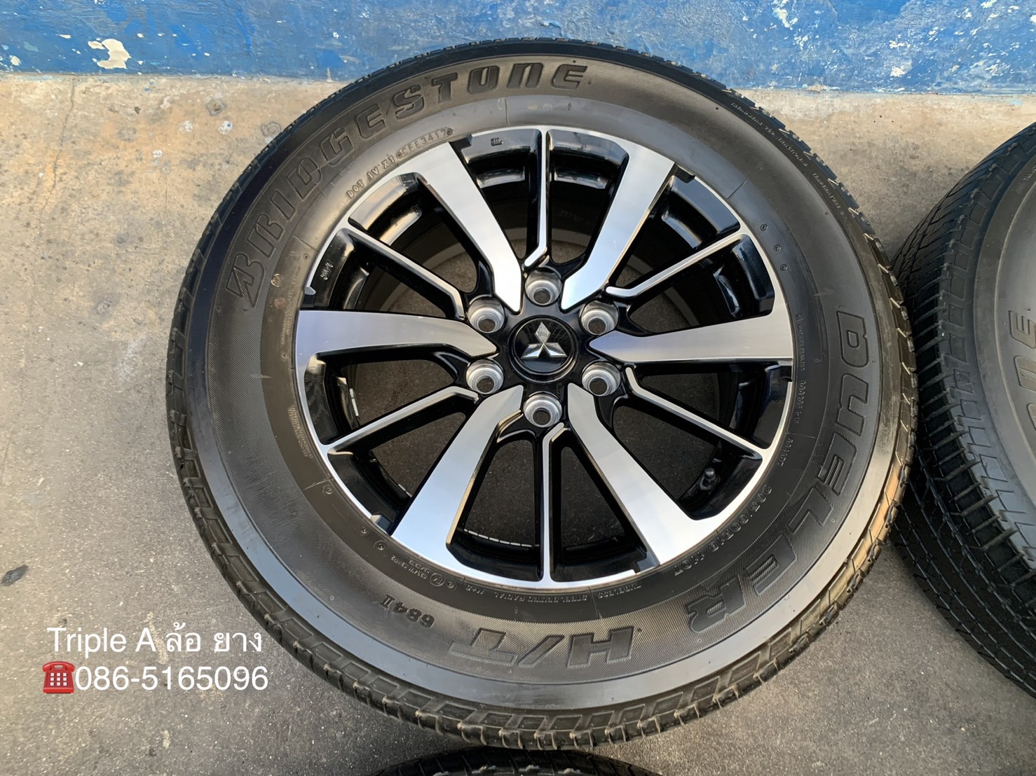ล้อแม็ก Mitsu Pajero Sport ขอบ 18 แถมยาง 265-60-18 Bridgestone ปี 17