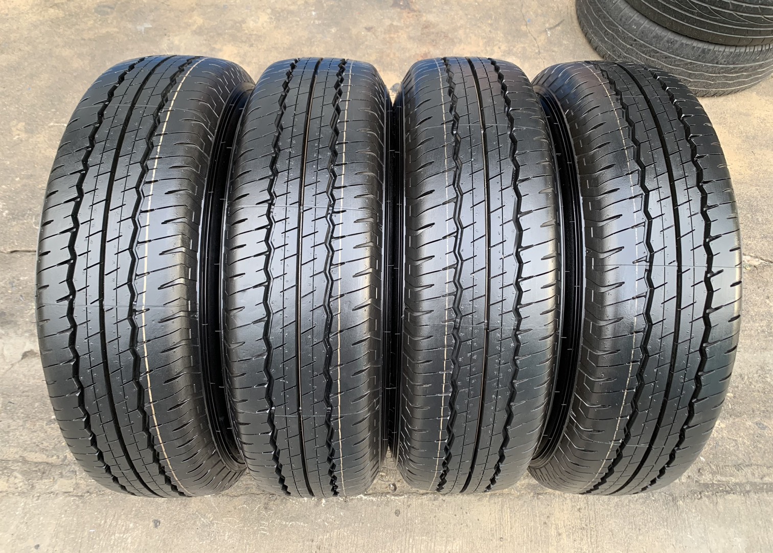 ล้อแม็กป้ายแดง ISUZU X-Series ขอบ 16 พร้อมยางใหม่ป้ายแดง 215-70-16 Dunlop ปี 20 ใหม่กริ๊บๆ ล้อแม็กป้ายแดง ISUZU X-Series ขอบ 16 พร้อมยางใหม่ป้ายแดง 215-70-16 Dunlop ปี 20 ใหม่กริ๊บๆ