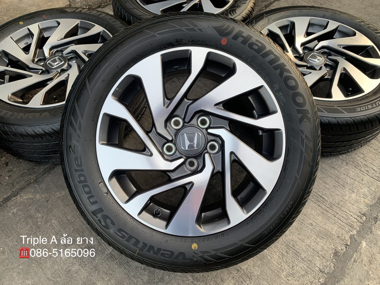 ล้อแม็กป้ายแดง Honda Civic FC ขอบ 16 สีเทาหน้าเงา พร้อมยางป้ายแดง 215-55-16 Hankook ปลายปี 20 ใหม่กร ล้อแม็กป้ายแดง Honda Civic FC ขอบ 16 สีเทาหน้าเงา พร้อมยางป้ายแดง 215-55-16 Hankook ปลายปี 20 ใหม่กร