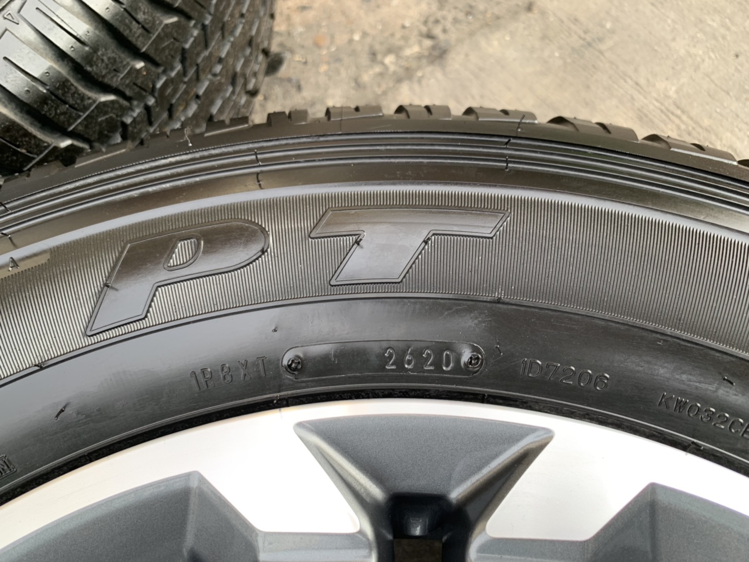 ล้อแม็ก Mitsu Triton รุ่นใหม่ล่าสุด ขอบ 18 เทาหน้าเงา พร้อมยางป้ายแดง 265-60-18 Dunlop ปี 20