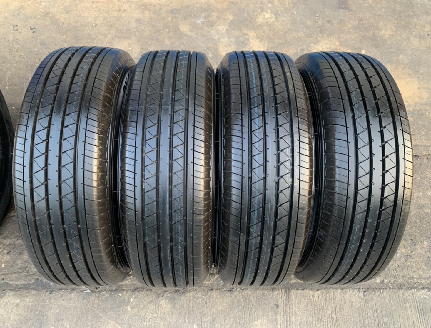 ล้อแม็ก 5รู114 Toyota Tiger D4D ขอบ 15 สีเทา พร้อมยางป้ายแดง 205-70-15 Yokohama ปลายปี 20 สวยกริ๊บ ล้อแม็ก 5รู114 Toyota Tiger D4D ขอบ 15 สีเทา พร้อมยางป้ายแดง 205-70-15 Yokohama ปลายปี 20 สวยกริ๊บ