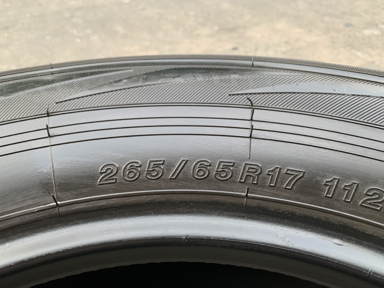 ยาง 265-65-17 Yokohama ปลายปี 16 สภาพสวย ดอกยางเต็มๆทุกเส้น ยาง 265-65-17 Yokohama ปลายปี 16 สภาพสวย ดอกยางเต็มๆทุกเส้น