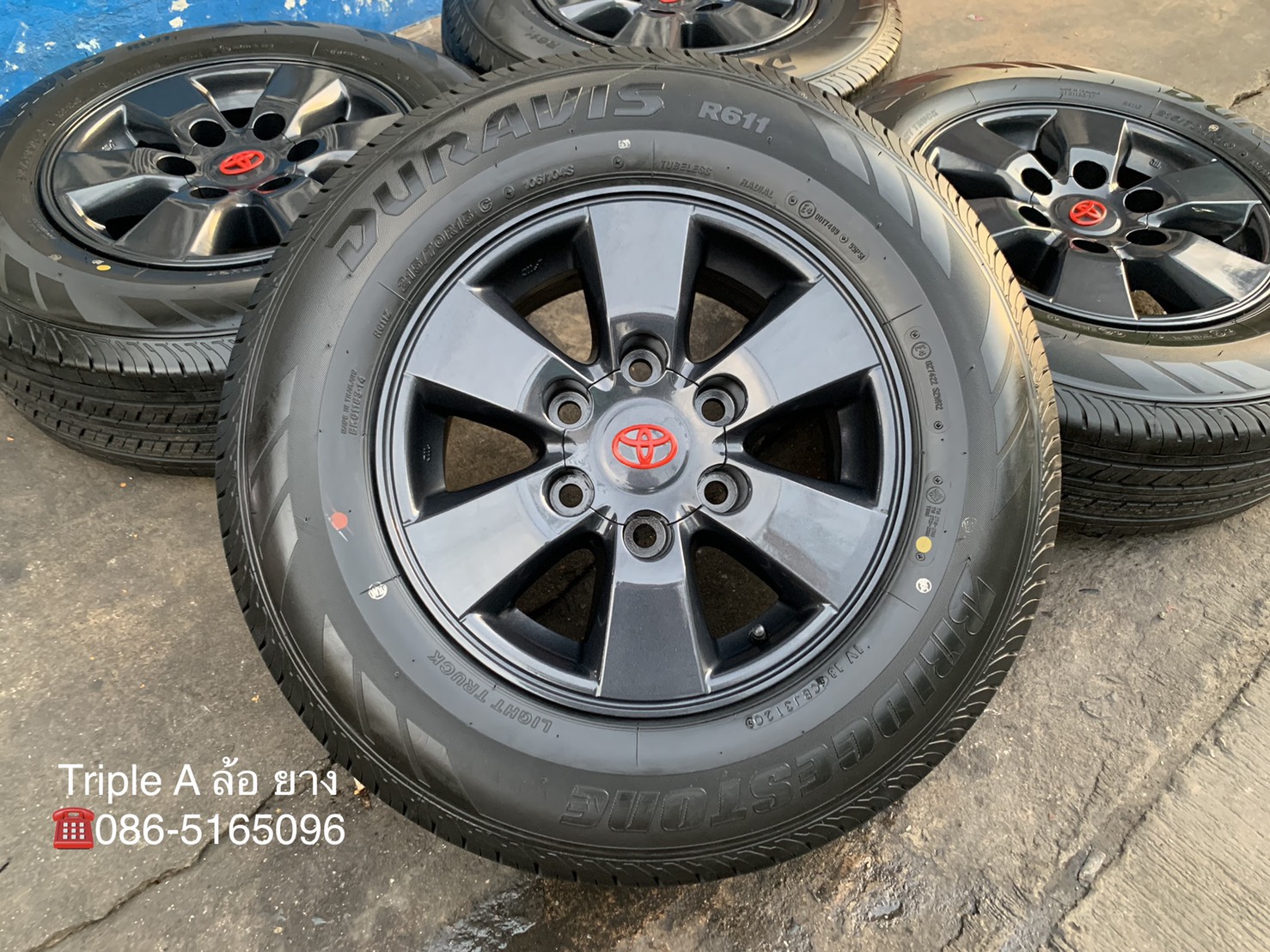 ล้อแม็ก Toyota Vigo Preruner ขอบ 15 สีเทากัน พร้อมยางใหม่ป้ายแดง 215-70-15 Bridgestone ปี 21 สวยกริ๊บๆ