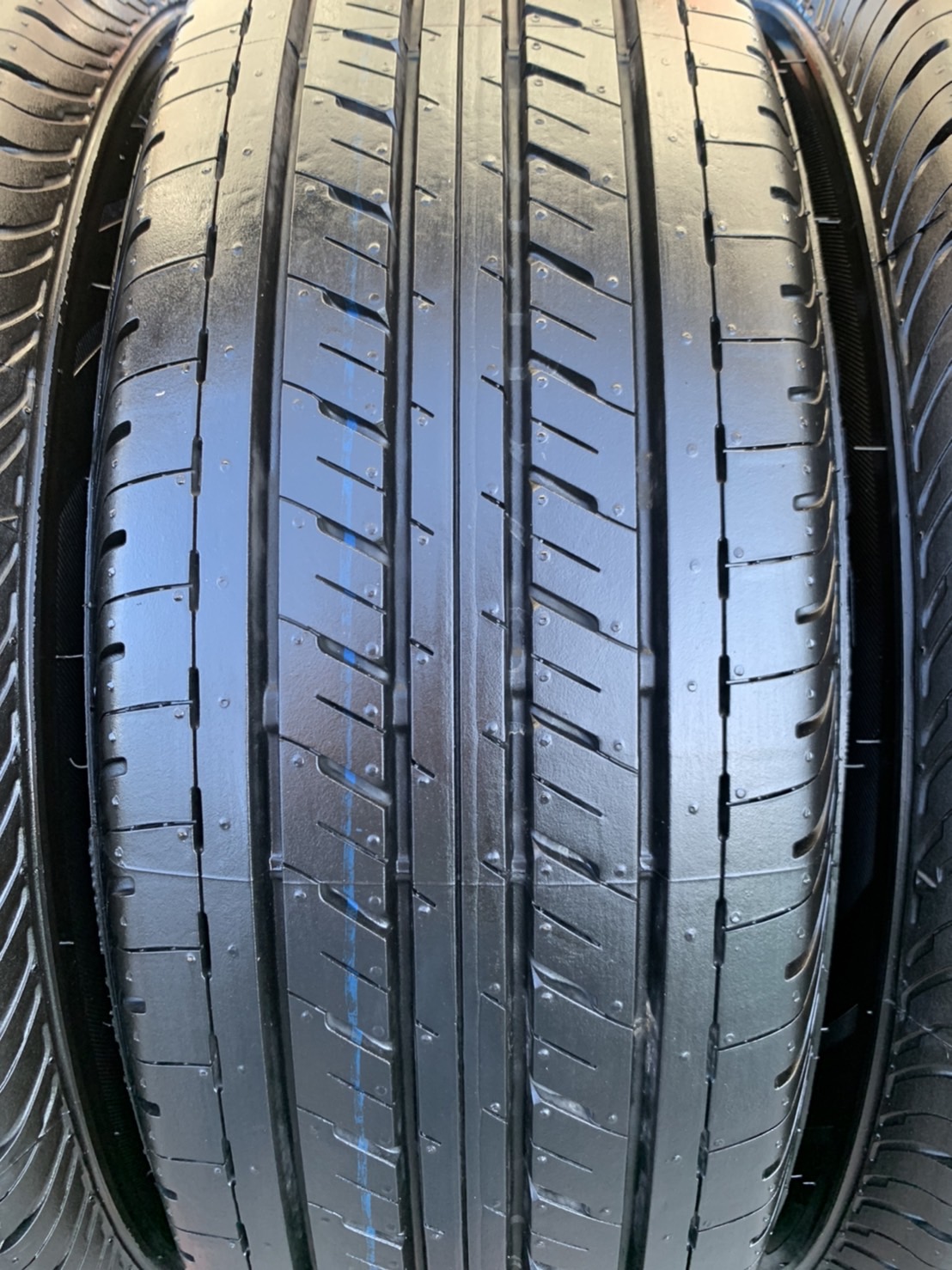 ยางป้ายแดง 215-65-16 Bridgestone ปี 21 ใหม่กริ๊บๆ เหมาะสำหรับ รถกระบะตัวเตี้ย ทุกรุ่น