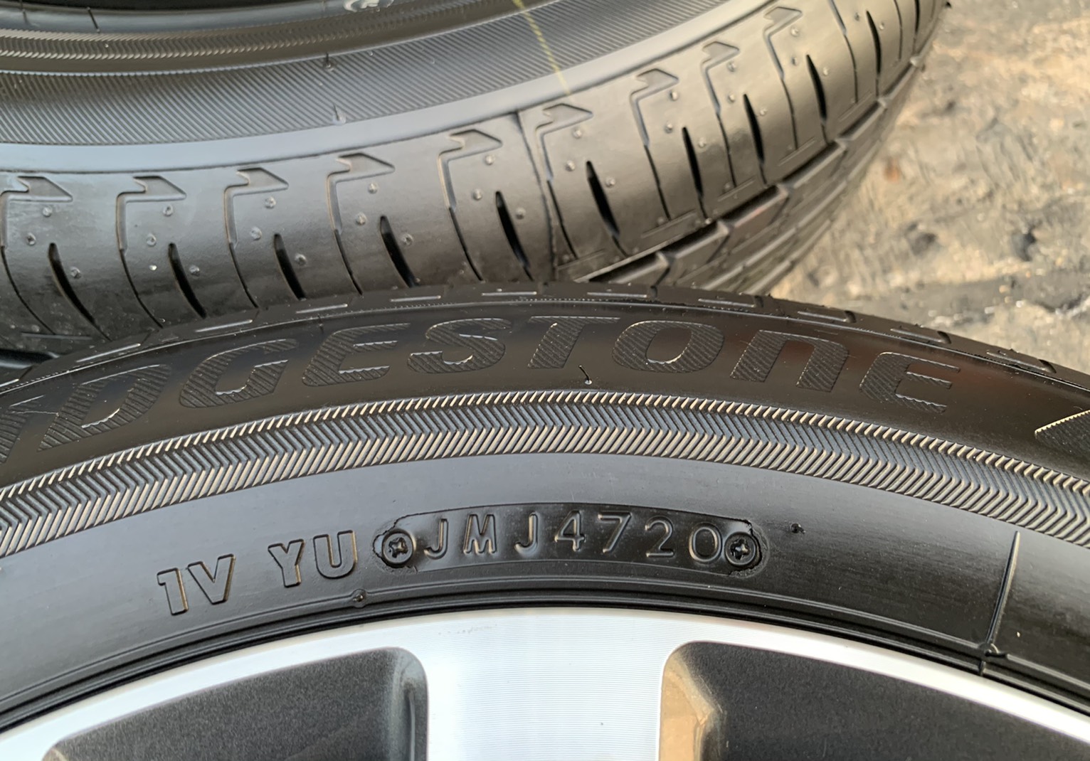 ล้อแม็ก Honda City ตัวท็อป ขอบ 15 ดำหน้าเงา พร้อมยางใหม่ป้ายแดง 175-65-15 Bridgestone ปลายปี 20 สวยๆ ล้อแม็ก Honda City ตัวท็อป ขอบ 15 ดำหน้าเงา พร้อมยางใหม่ป้ายแดง 175-65-15 Bridgestone ปลายปี 20 สวยๆ