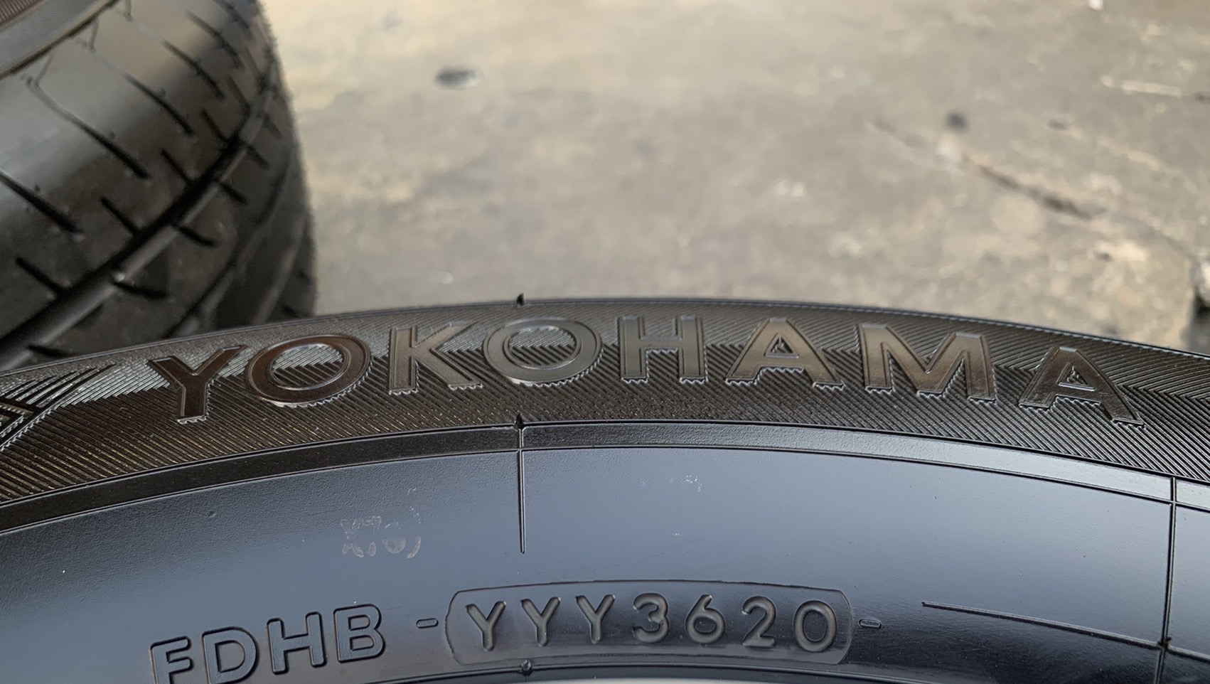 ยางป้ายแดง 215-65-16 Yokohama Made in JAPAN ปลายปี 20