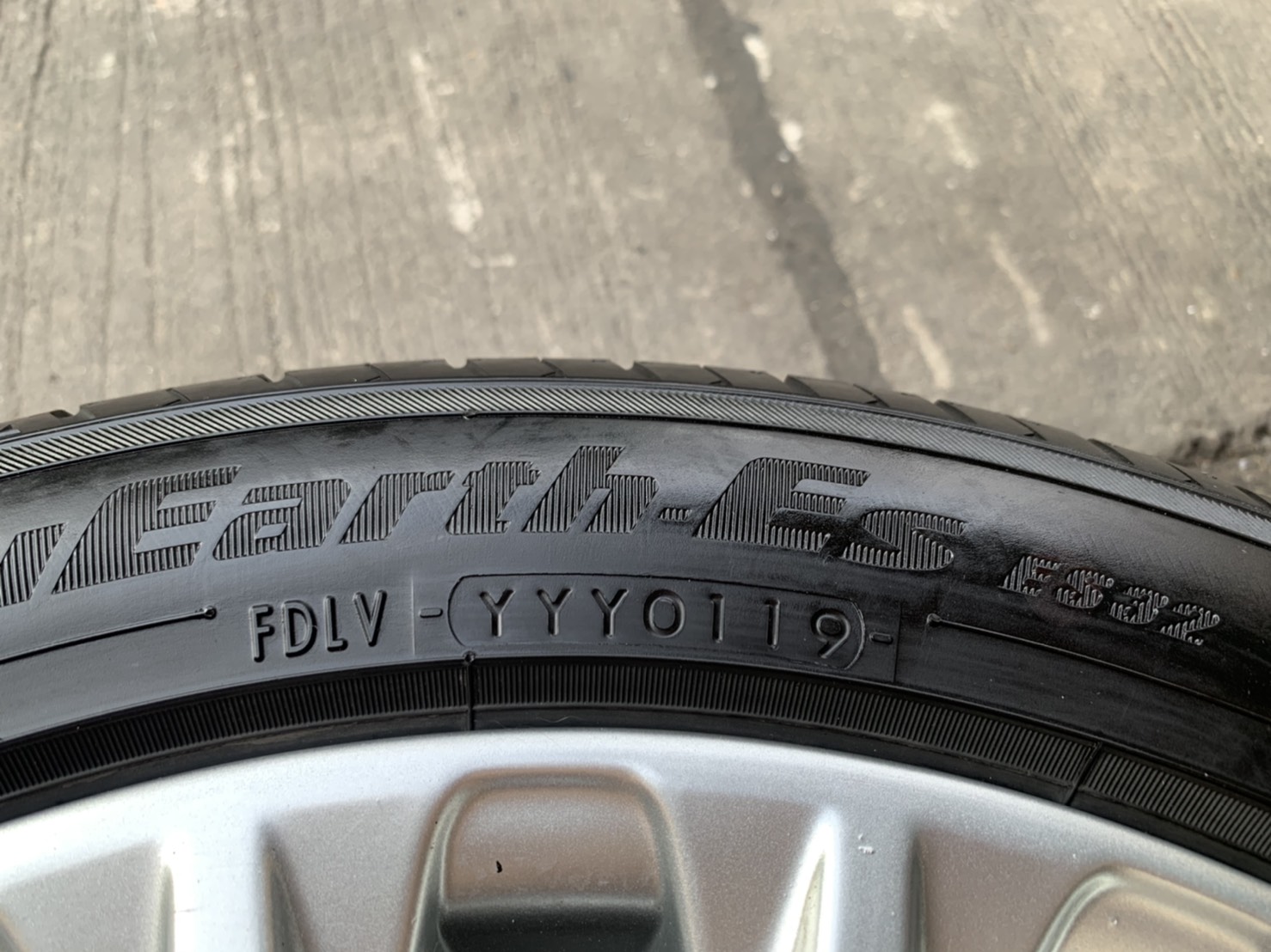 ล้อแม็ก 4รู100 Ford Fiesta ขอบ 16 พร้อมยาง 195-50-16 Yokohama ปี 19 ล้อแม็ก 4รู100 Ford Fiesta ขอบ 16 พร้อมยาง 195-50-16 Yokohama ปี 19