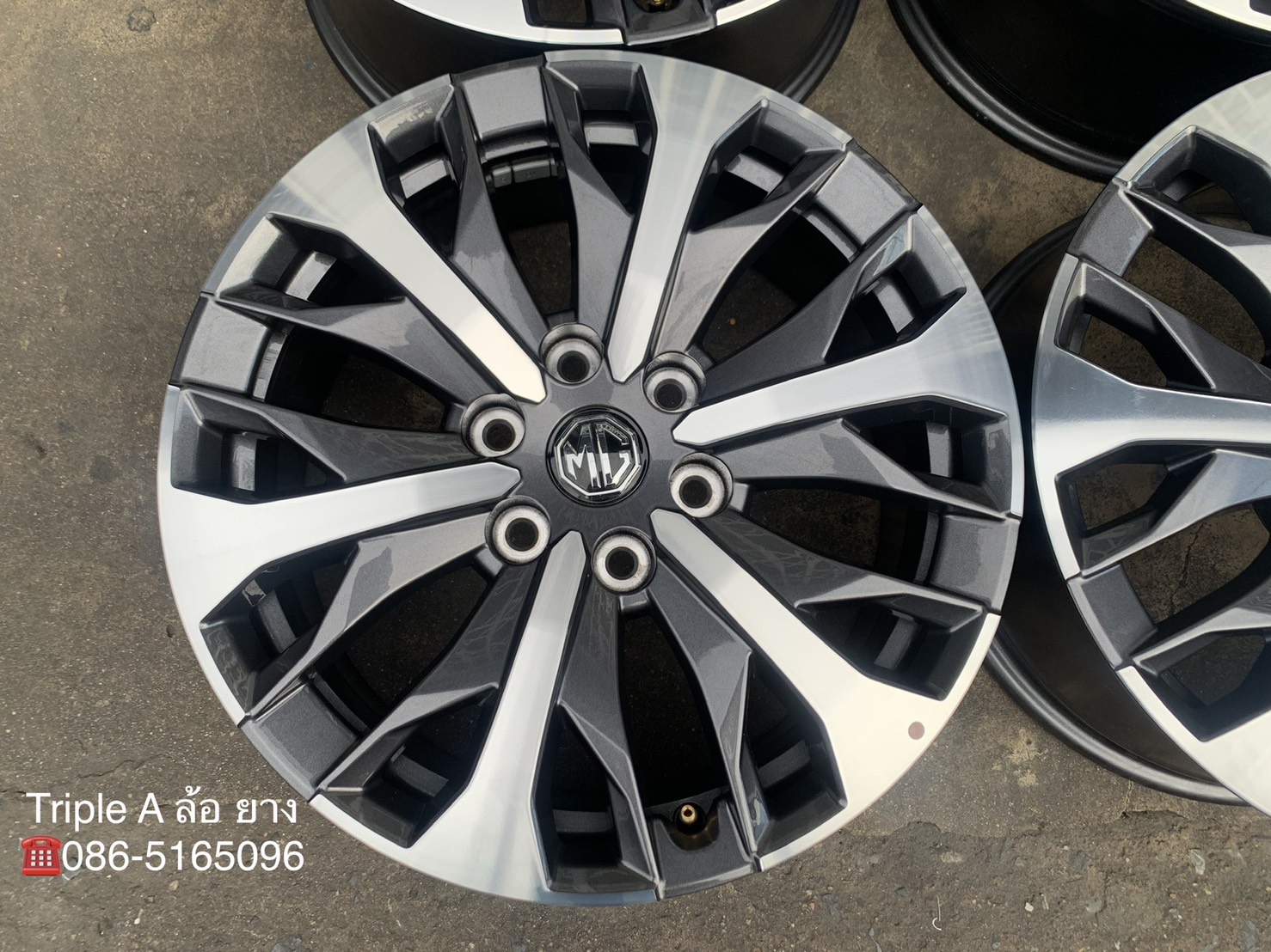 ล้อแม็กป้ายแดง 6รู130 MG Extender รุ่นใหม่ล่าสุด ขอบ 18 สีเทาหน้าเงา สวยกริ๊บ ล้อแม็กป้ายแดง 6รู130 MG Extender รุ่นใหม่ล่าสุด ขอบ 18 สีเทาหน้าเงา สวยกริ๊บ