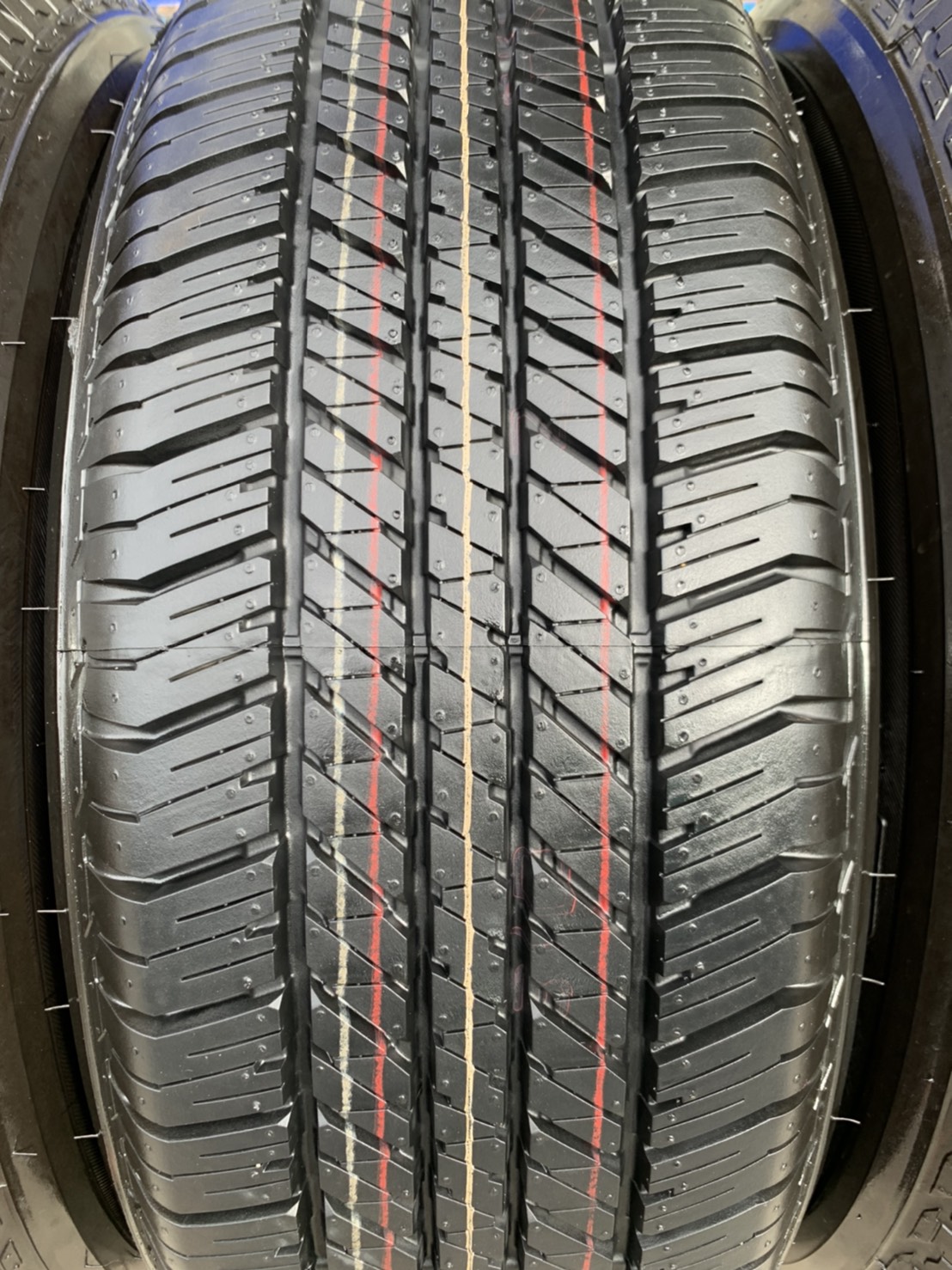 ล้อแม็กป้ายแดง Ford Ranger XLT ขอบ 17 สีดำแท้ พร้อมยางใหม่ป้ายแดง 265-65-17 Bridgestone ปี 21 ใหม่มากกริ๊บๆ ล้อแม็กป้ายแดง Ford Ranger XLT ขอบ 17 สีดำแท้ พร้อมยางใหม่ป้ายแดง 265-65-17 Bridgestone ปี 21 ใหม่มากกริ๊บๆ