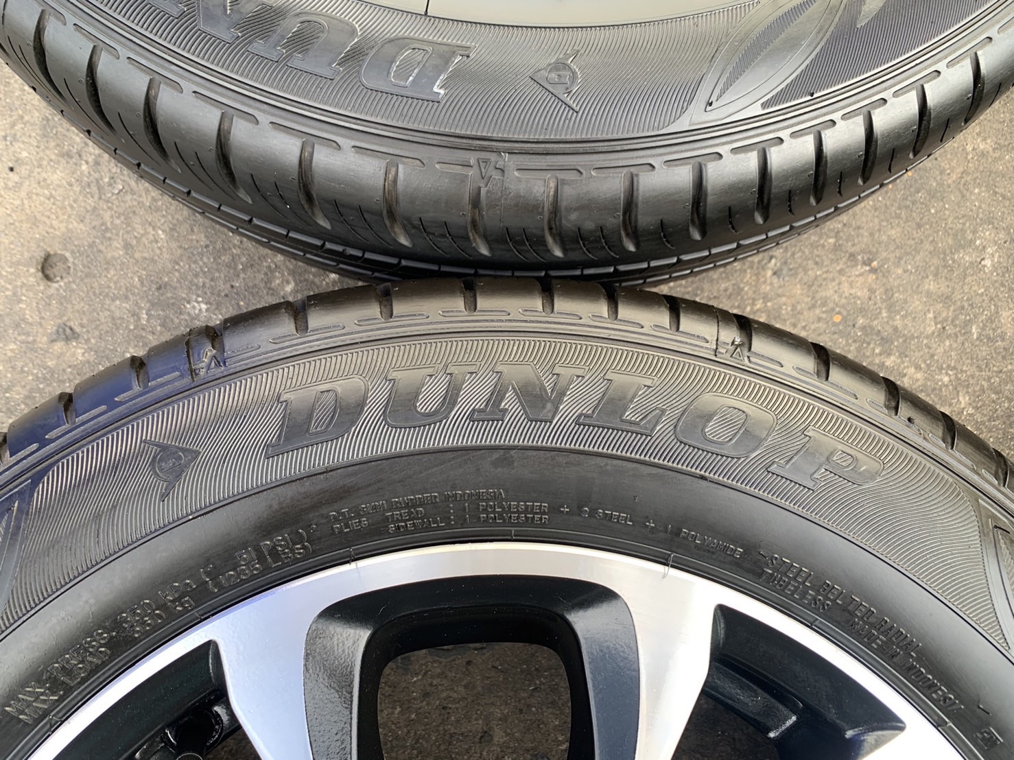 ล้อแม็ก Mazda 2 Skyactiv ขอบ 15 สีดำปัดเงา พร้อมยาง 185-65-15 Dunlop ปลายปี 19 ล้อแม็ก Mazda 2 Skyactiv ขอบ 15 สีดำปัดเงา พร้อมยาง 185-65-15 Dunlop ปลายปี 19