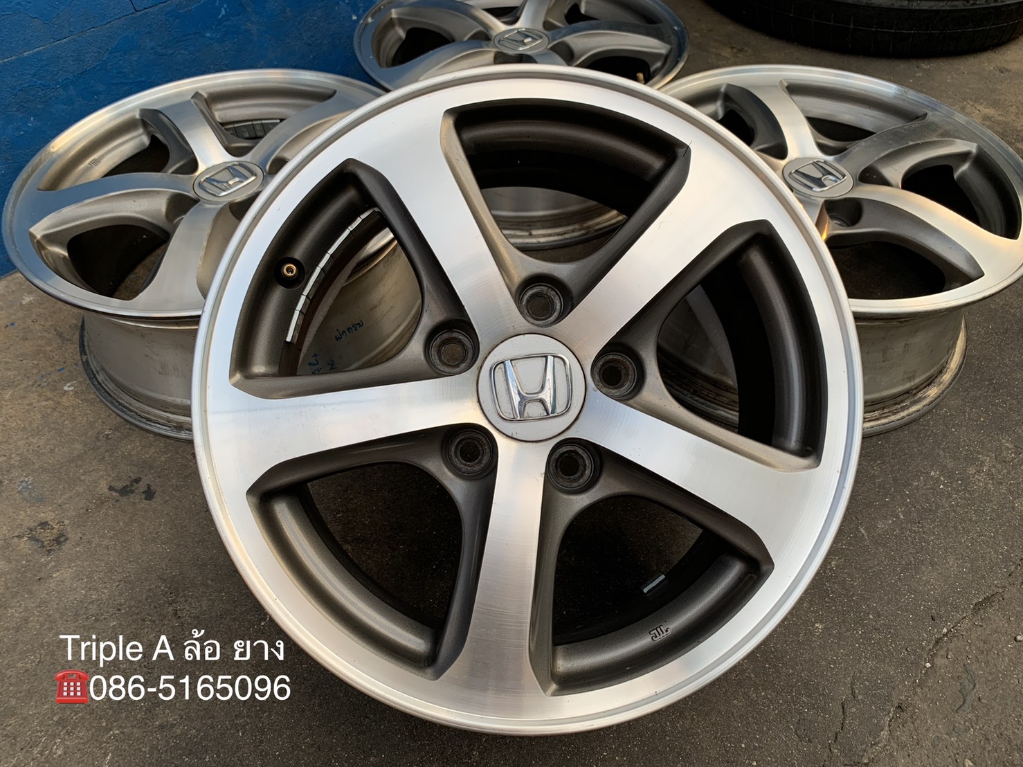 ล้อแม็ก 5รู114 Honda Civic FD ขอบ 15 สีเทาหน้าเงา สภาพดี ล้อแม็ก 5รู114 Honda Civic FD ขอบ 15 สีเทาหน้าเงา สภาพดี