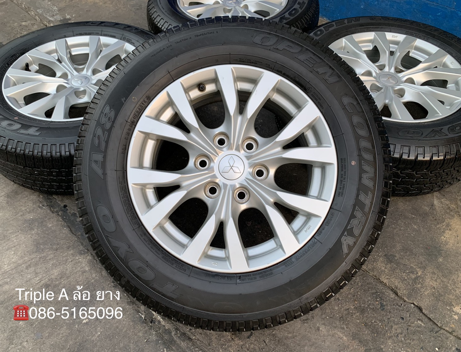 ล้อแม็ก Mitsu Pajero ก้านวาย ขอบ 17 พร้อมยาง 245-65-17 TOYO ปลายปี 16 ล้อแม็ก Mitsu Pajero ก้านวาย ขอบ 17 พร้อมยาง 245-65-17 TOYO ปลายปี 16
