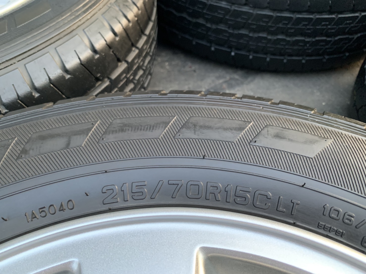 ล้อแม็ก 5รู114 Mitsu Triton ลายใหม่ ขอบ 15 พร้อมยาง 215-70-15 Dunlop ปี 17 ล้อแม็ก 5รู114 Mitsu Triton ลายใหม่ ขอบ 15 พร้อมยาง 215-70-15 Dunlop ปี 17