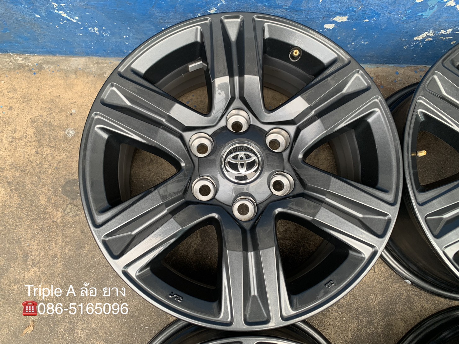 ล้อแม็กป้ายแดง Toyota Revo รุ่นใหม่ล่าสุด ขอบ 17 สวยๆ ล้อแม็กป้ายแดง Toyota Revo รุ่นใหม่ล่าสุด ขอบ 17 สวยๆ