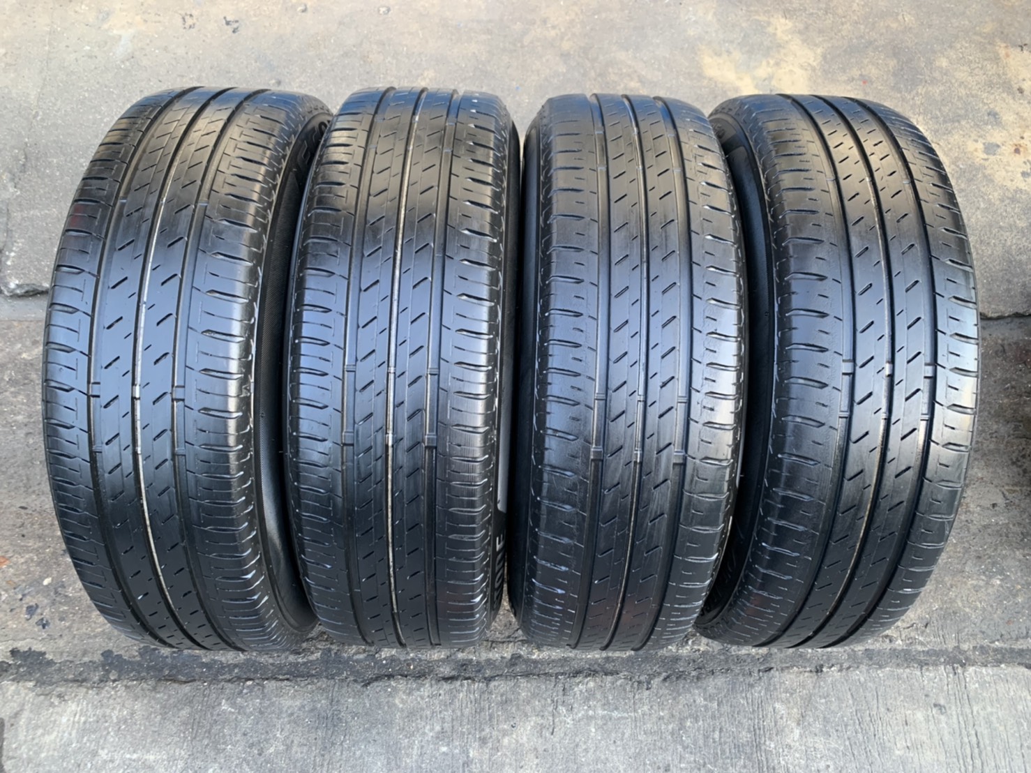 ล้อแม็ก 4รู100 Toyota ขอบ 15 สีบอร์น พร้อมยาง 185-65-15 Bridgestone ปี 17 ล้อแม็ก 4รู100 Toyota ขอบ 15 สีบอร์น พร้อมยาง 185-65-15 Bridgestone ปี 17