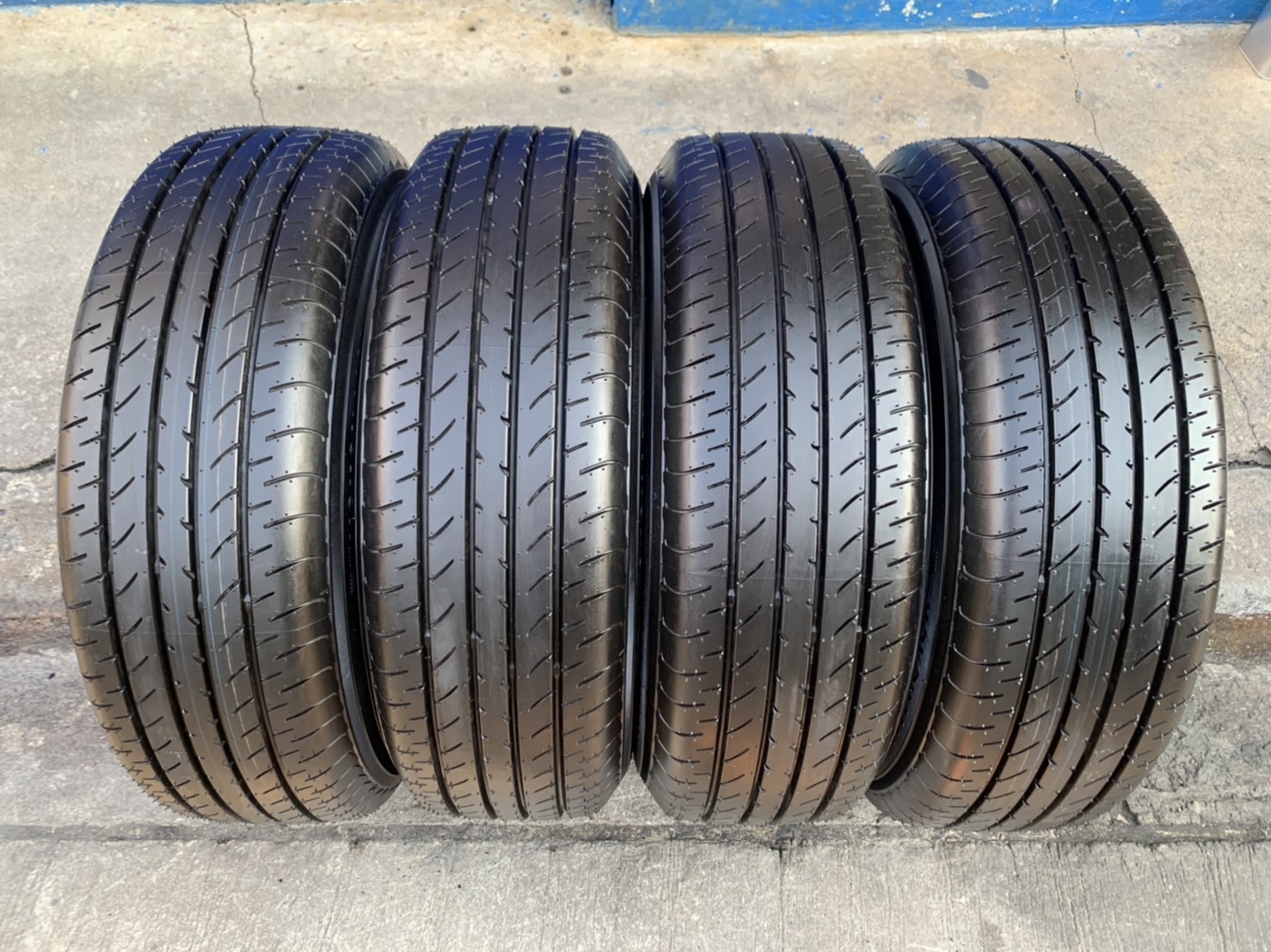 ล้อแม็กป้ายแดง 5รู114 Toyota Alphard ขอบ 16 พร้อมยางป้ายแดง 215-65-16 Yokohama ปี 19