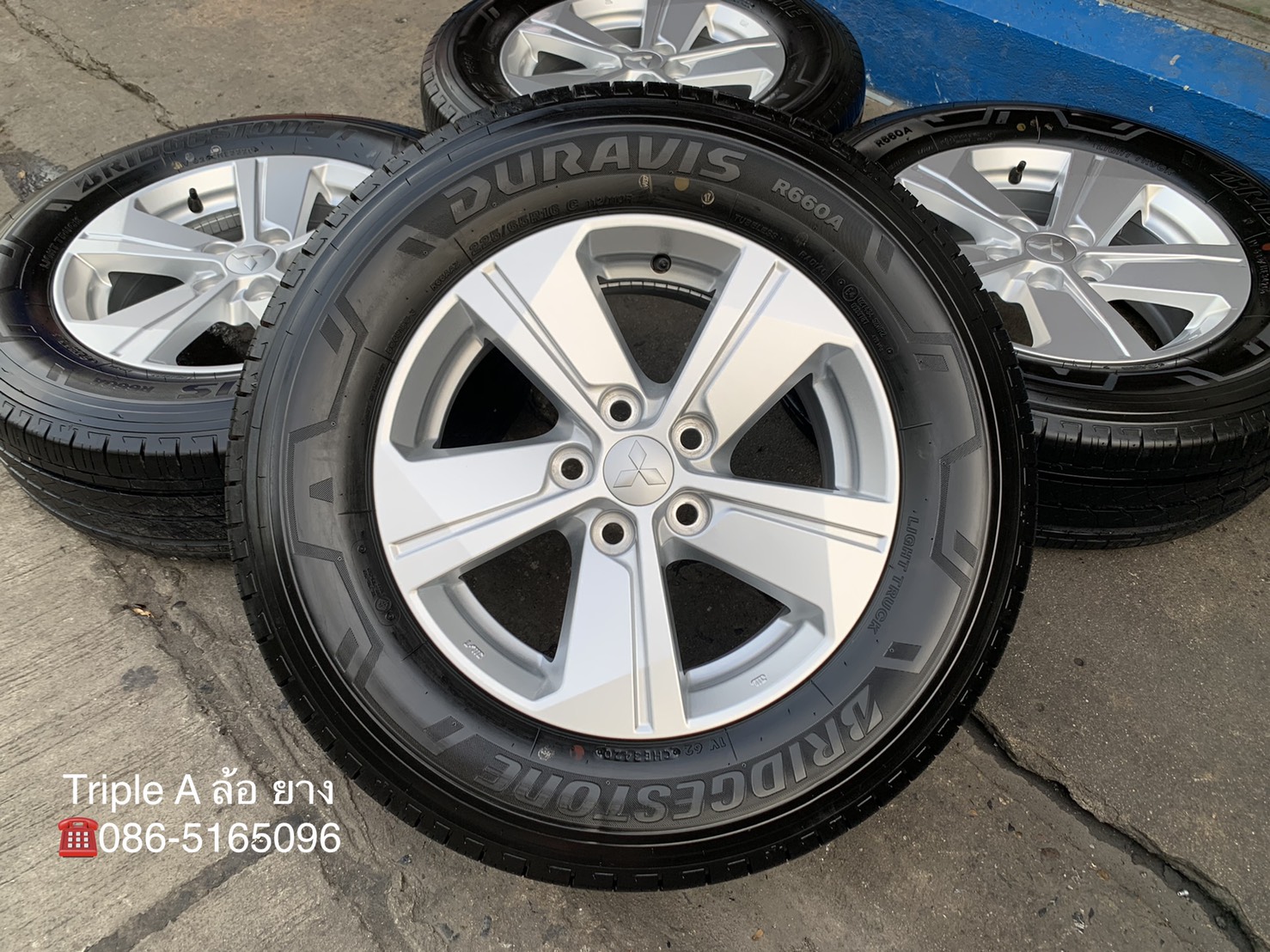ล้อแม็กป้ายแดง Mitsu Triton รุ่นใหม่ล่าสุด ขอบ 16 พร้อมยางป้ายแดง 225-65-16 Bridgestone ปี 20 สวยกริ ล้อแม็กป้ายแดง Mitsu Triton รุ่นใหม่ล่าสุด ขอบ 16 พร้อมยางป้ายแดง 225-65-16 Bridgestone ปี 20 สวยกริ