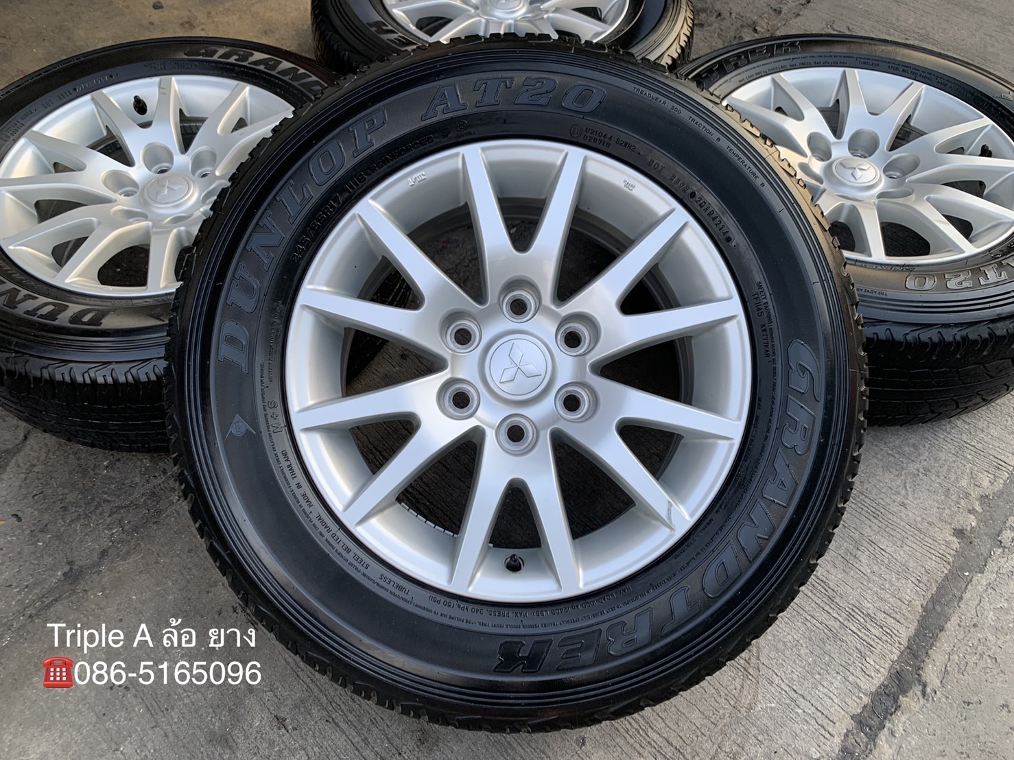 ล้อแม็ก Mitsu Pajero ก้ามปู ขอบ 17 แถมยาง 245-65-17 Dunlop ปลายปี 14