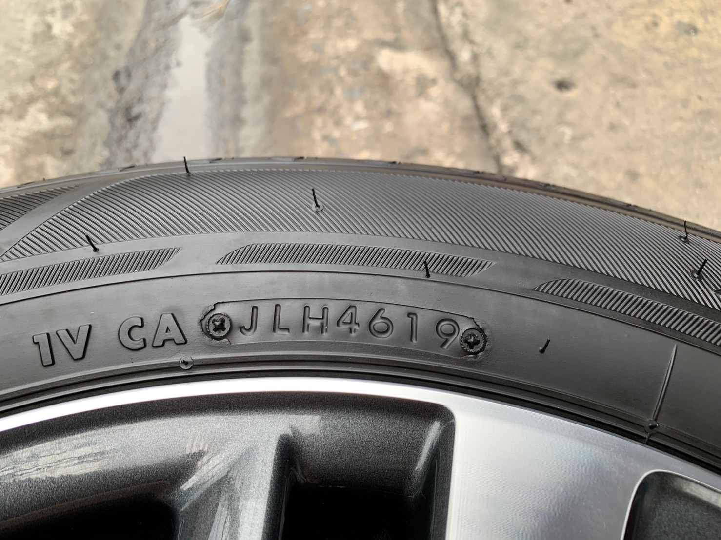 ล้อแม็ก Toyota Yaris Ativ ขอบ 15 เทาหน้าเงา พร้อมยางน้องๆป้ายแดง 185-60-15 Bridgestone ปลายปี 19 ล้อแม็ก Toyota Yaris Ativ ขอบ 15 เทาหน้าเงา พร้อมยางน้องๆป้ายแดง 185-60-15 Bridgestone ปลายปี 19