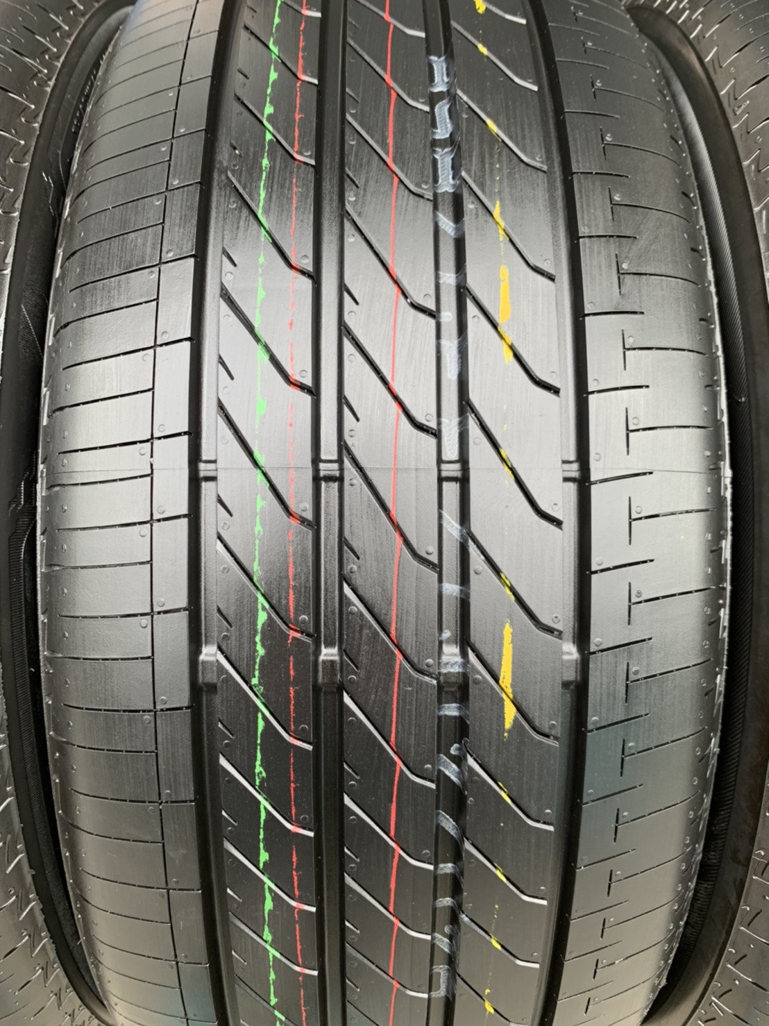 ยางป้ายแดง 235-45-18 Bridgestone สวยกริ๊บๆ