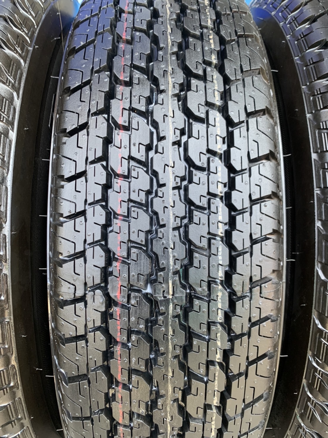 ยางป้ายแดง 205R16 Bridgestone ปลายปี 21 เหมาะกับ รถกระบะตัวเตี้ย ,รถกระบะสายบรรทุก