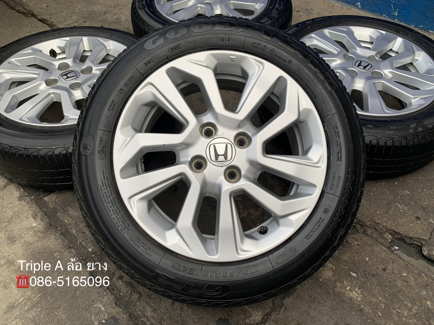 ล้อแม็ก Honda Jazz ตัวรองท็อป ขอบ 15 พร้อมยาง 175-65-15 GoodYear ปี 18 ล้อแม็ก Honda Jazz ตัวรองท็อป ขอบ 15 พร้อมยาง 175-65-15 GoodYear ปี 18