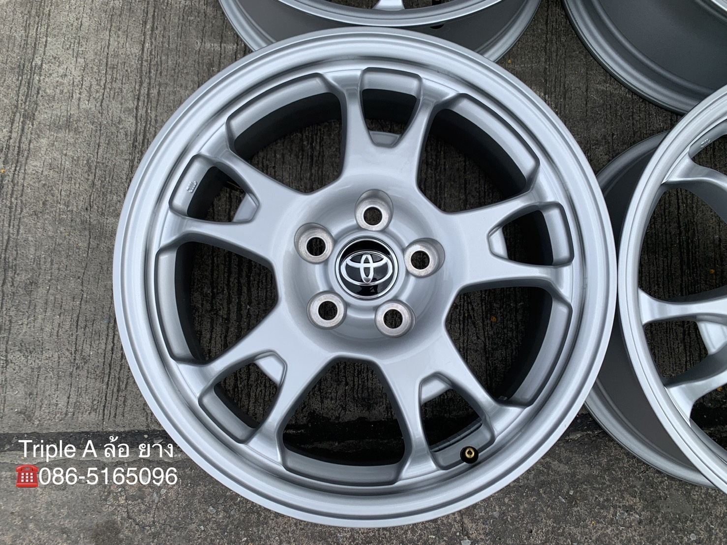 ล้อแม็กป้ายแดง 5รู114 Toyota Corolla Cross รุ่นใหม่ล่าสุด ขอบ 17 สวยกริ๊บ ล้อแม็กป้ายแดง 5รู114 Toyota Corolla Cross รุ่นใหม่ล่าสุด ขอบ 17 สวยกริ๊บ