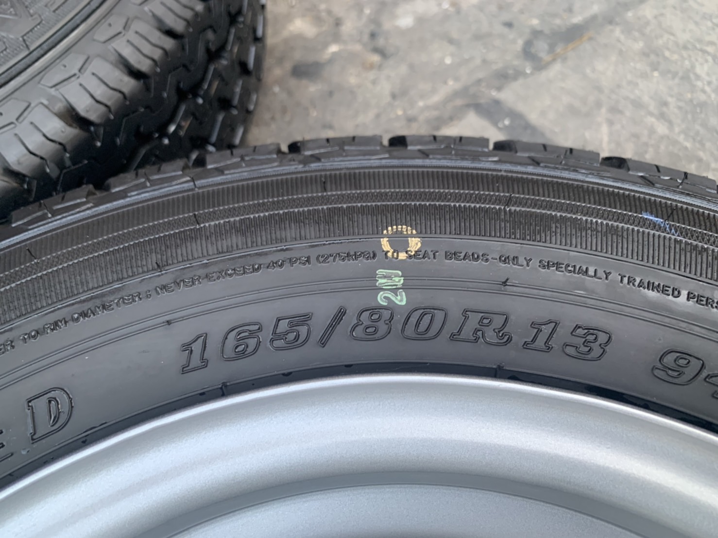 ล้อกระทะป้ายแดง 5รู114 Suzuki Carry ขอบ 13 พร้อมยางป้ายแดง 165-80-13 Dunlop ปลายปี 21