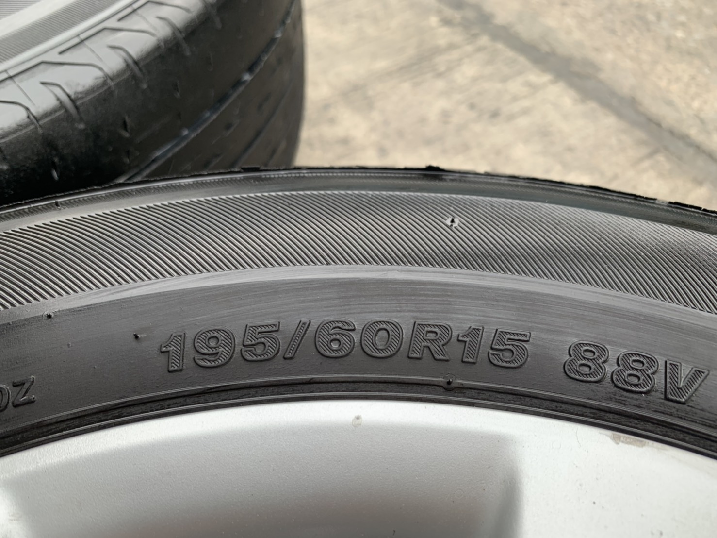 ล้อแม็ก 5รู100 Toyota Altis ขอบ 15 พร้อมยาง 195-60-15 Bridgestone ปลายปี 17 ล้อแม็ก 5รู100 Toyota Altis ขอบ 15 พร้อมยาง 195-60-15 Bridgestone ปลายปี 17