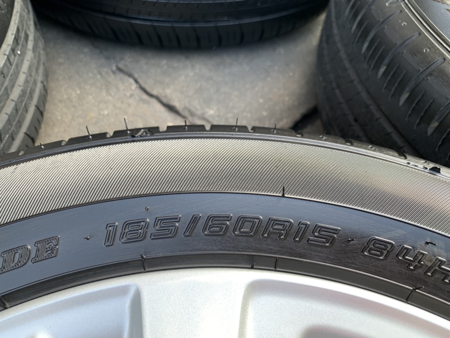 ล้อแม็กป้ายแดง Toyota Yaris Ativ ขอบ 15 สีบอร์น พร้อมยางป้ายแดง 185-60-15 Dunlop ปี 19 สวยกริ๊บ ล้อแม็กป้ายแดง Toyota Yaris Ativ ขอบ 15 สีบอร์น พร้อมยางป้ายแดง 185-60-15 Dunlop ปี 19 สวยกริ๊บ