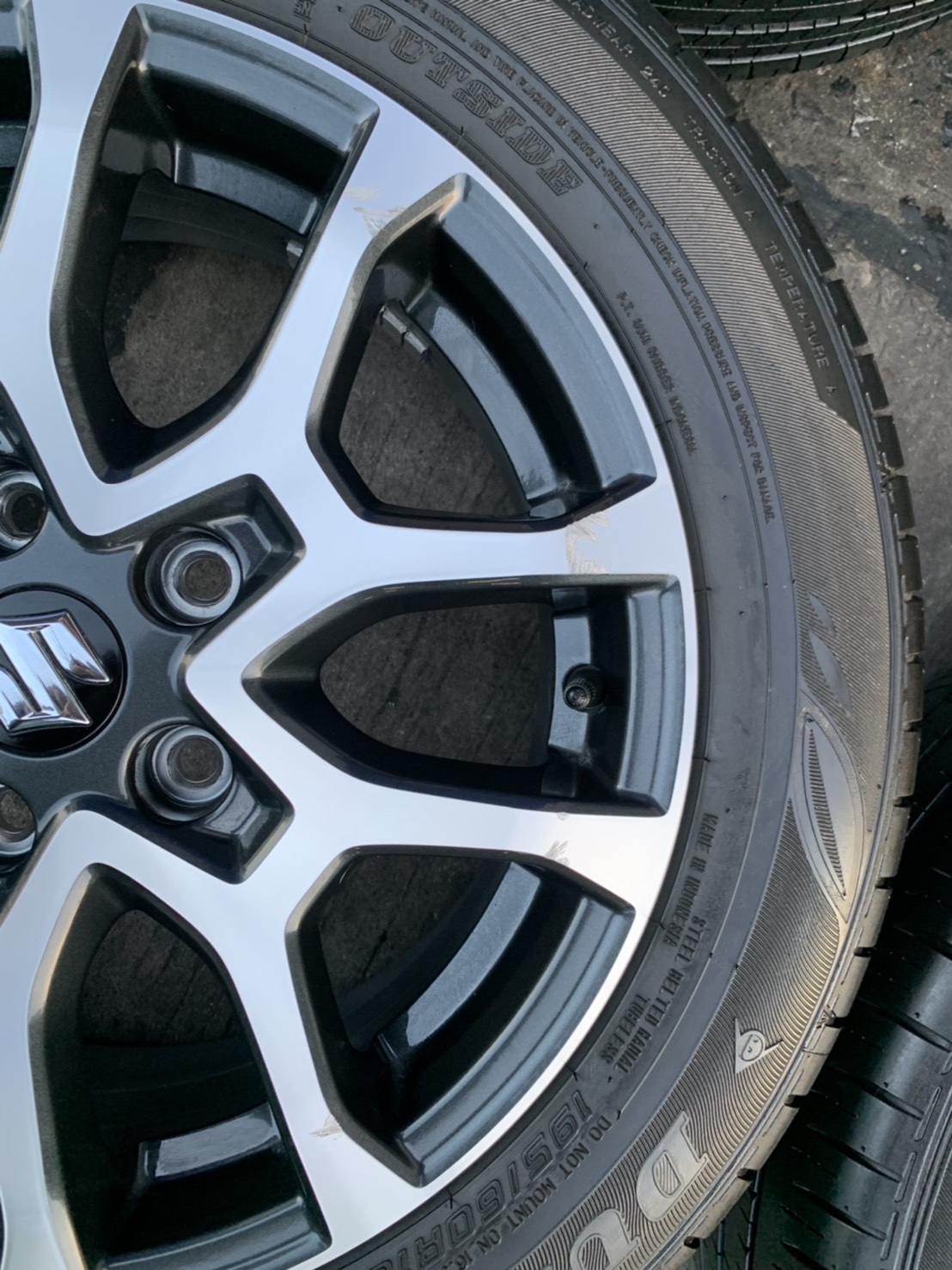 ล้อแม็ก 5รู114 Suzuki XL7 รุ่นใหม่ล่าสุด ขอบ 16 พร้อมยางน้องๆป้ายแดง 195-60-16 Dunlop ปลายปี 20 ใส่ก