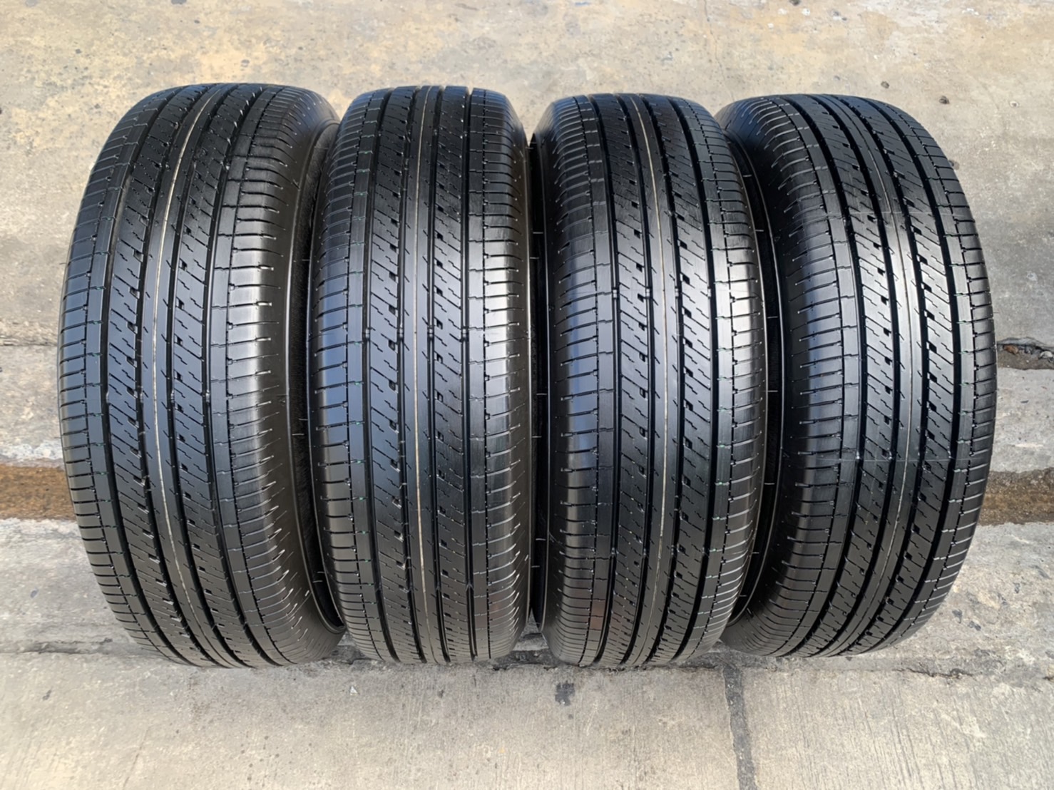 ล้อแม็กป้ายแดง 5รู114 Toyota Revo ขอบ 16 พร้อมยางป้ายแดง 215-65-16 Dunlop ปลายปี 21 ล้อแม็กป้ายแดง 5รู114 Toyota Revo ขอบ 16 พร้อมยางป้ายแดง 215-65-16 Dunlop ปลายปี 21