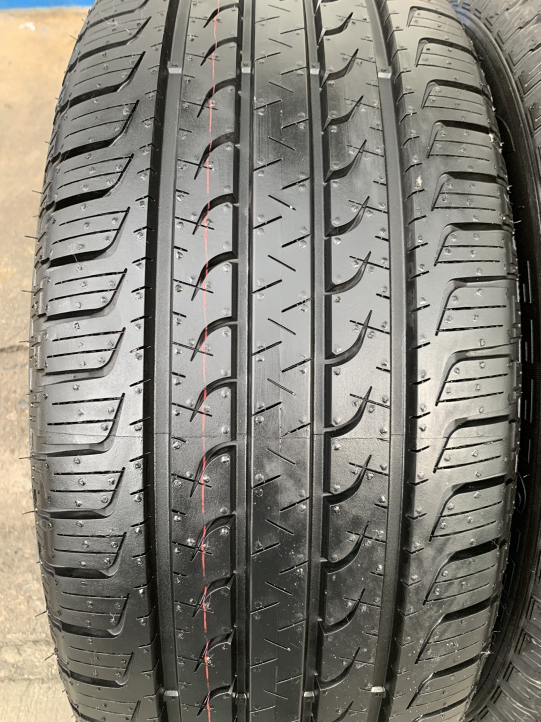 ยางป้ายแดง 265-50-20 GoodYear ปี 20 สวยกริ๊บๆ ยางป้ายแดง 265-50-20 GoodYear ปี 20 สวยกริ๊บๆ