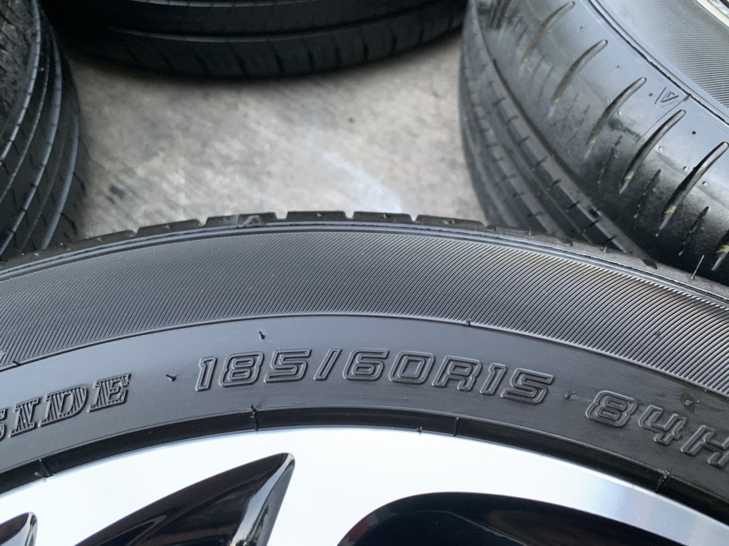 ล้อแม็กป้ายแดง Toyota Yaris Ativ รุ่นใหม่ล่าสุด ขอบ 15 พร้อมยางป้ายแดง 185-60-15 Dunlop ปลายปี 20 สว ล้อแม็กป้ายแดง Toyota Yaris Ativ รุ่นใหม่ล่าสุด ขอบ 15 พร้อมยางป้ายแดง 185-60-15 Dunlop ปลายปี 20 สว