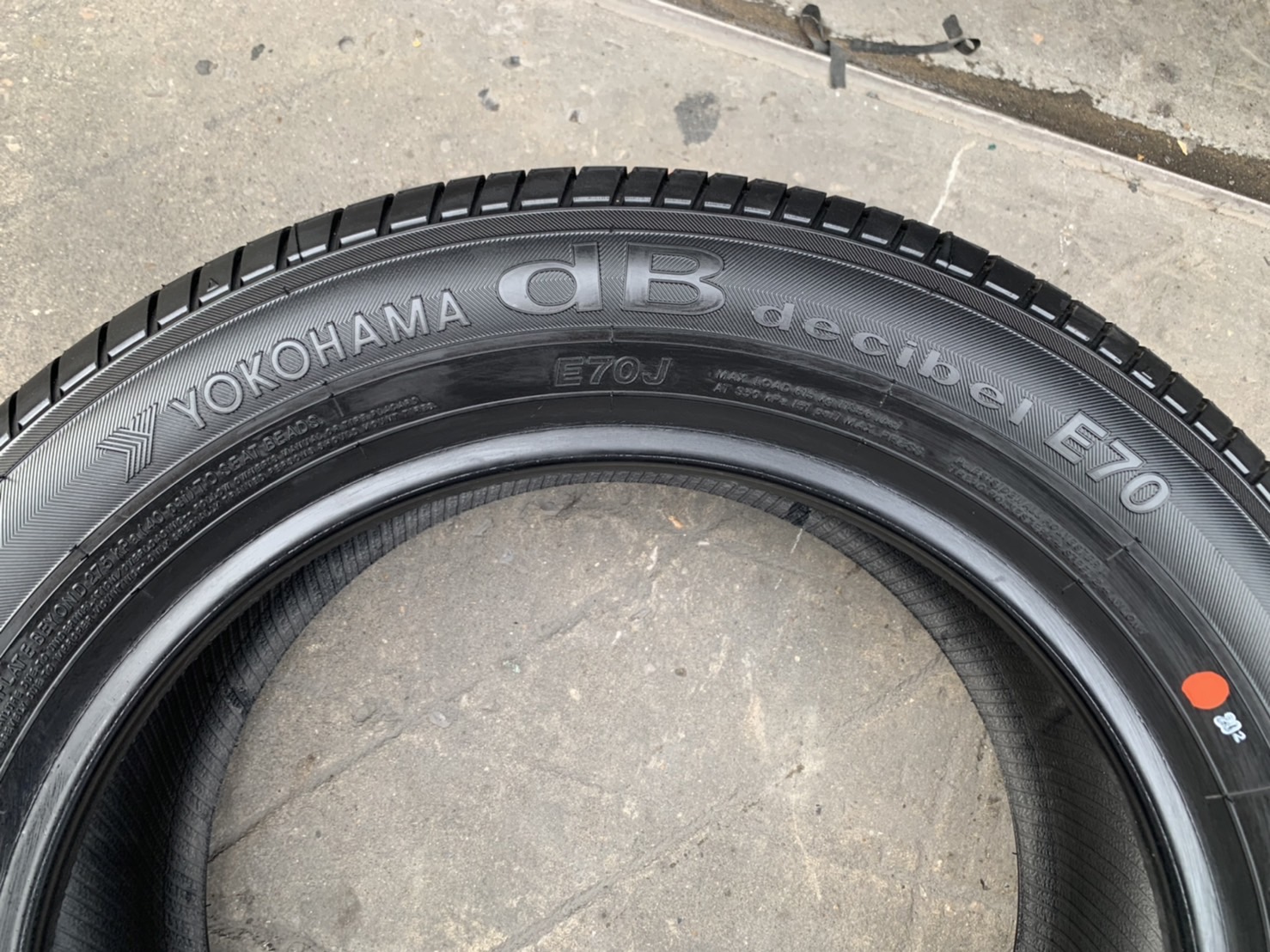 ยางใหม่ 205-55-16 Yokohama ปี 22 ใหม่กริ๊บๆ ยางใหม่ 205-55-16 Yokohama ปี 22 ใหม่กริ๊บๆ